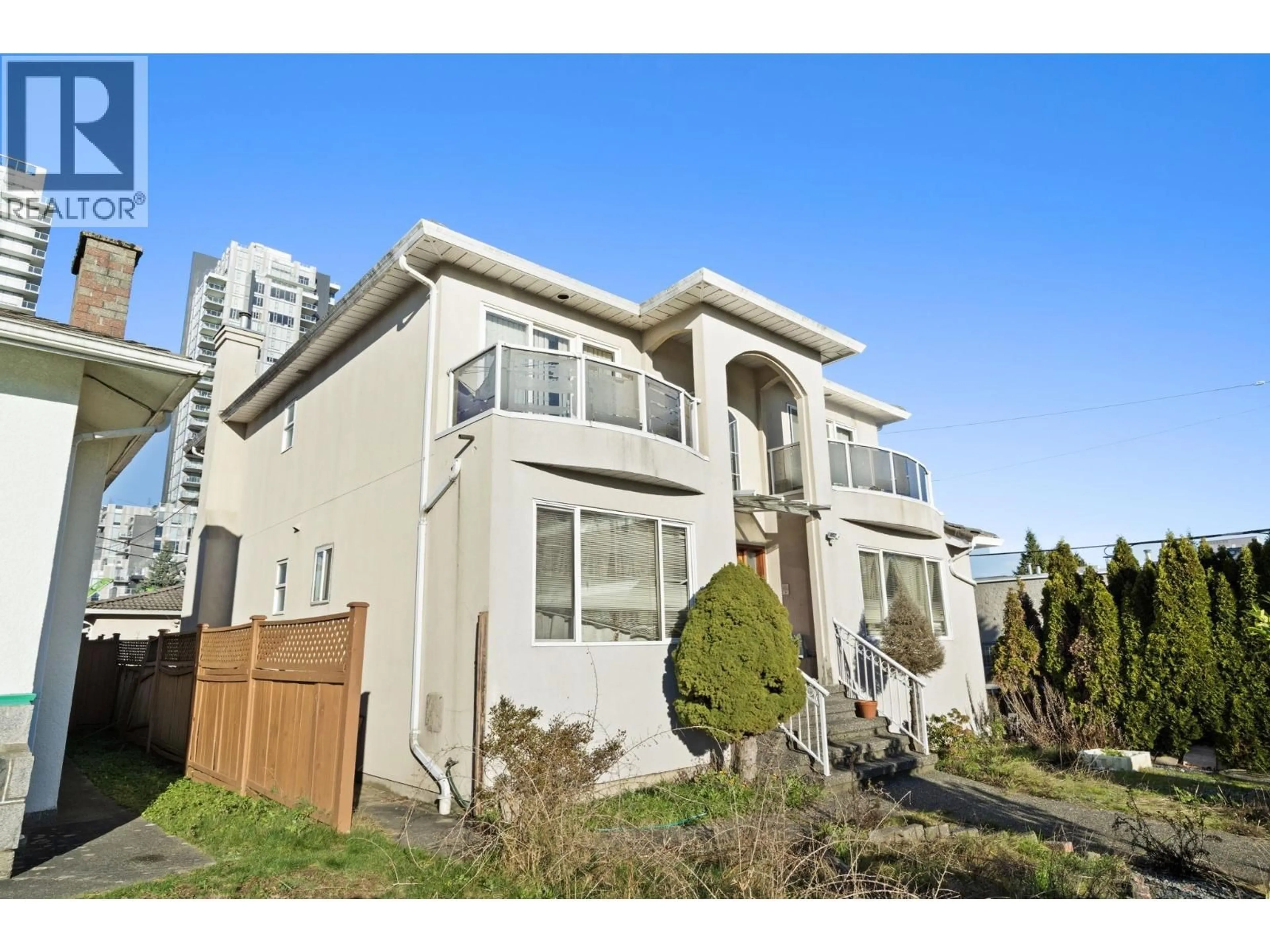 Home with vinyl exterior material, street for 515 60TH AVENUE, Vancouver British Columbia V6P1Z8