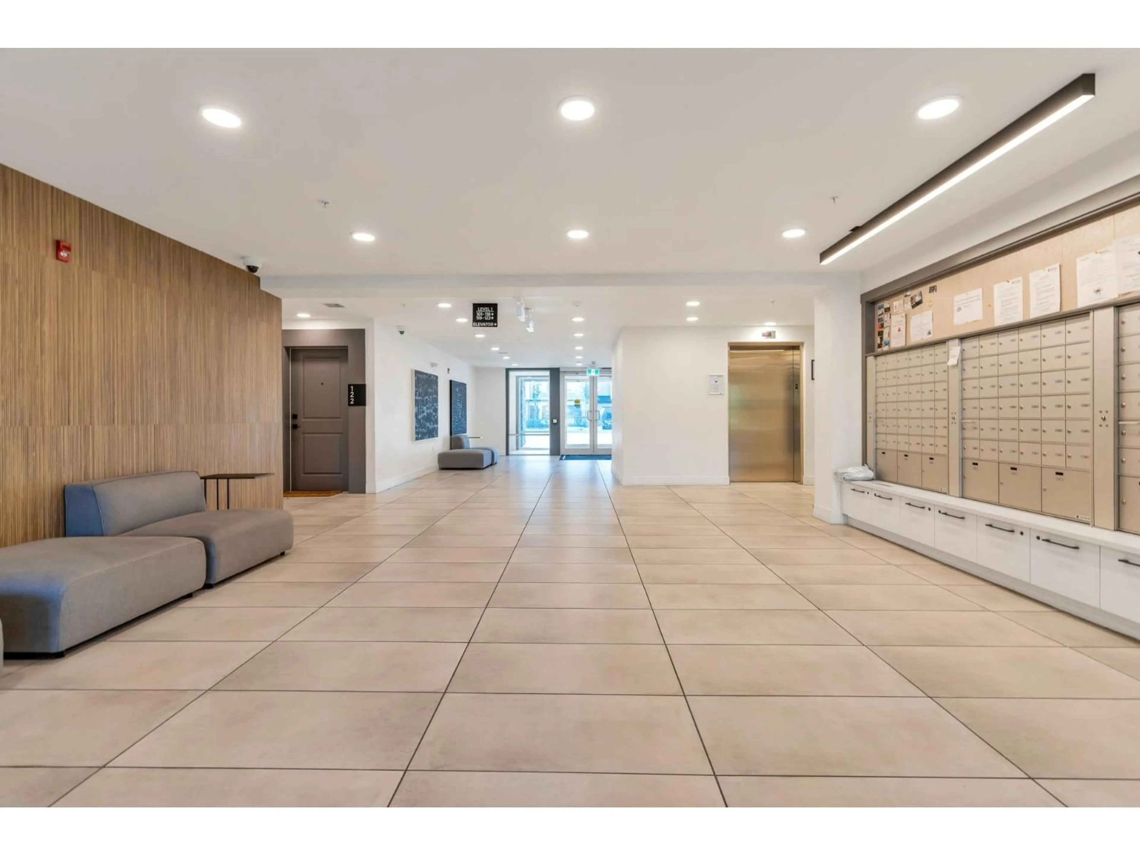 Indoor foyer for 214 - 19935 75A AVENUE, Langley British Columbia V2Y4L6