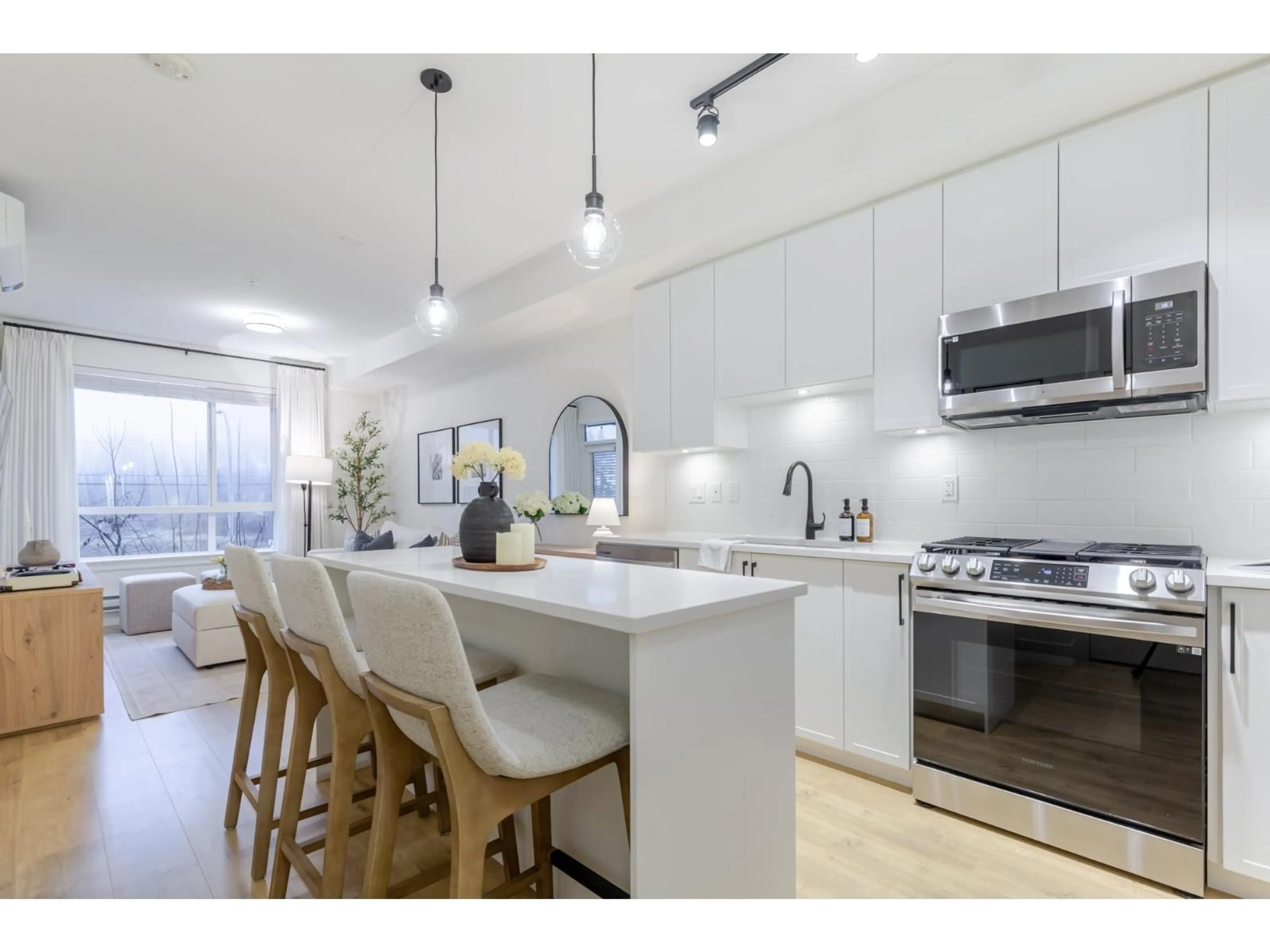 Open concept kitchen, unknown for 214 - 19935 75A AVENUE, Langley British Columbia V2Y4L6