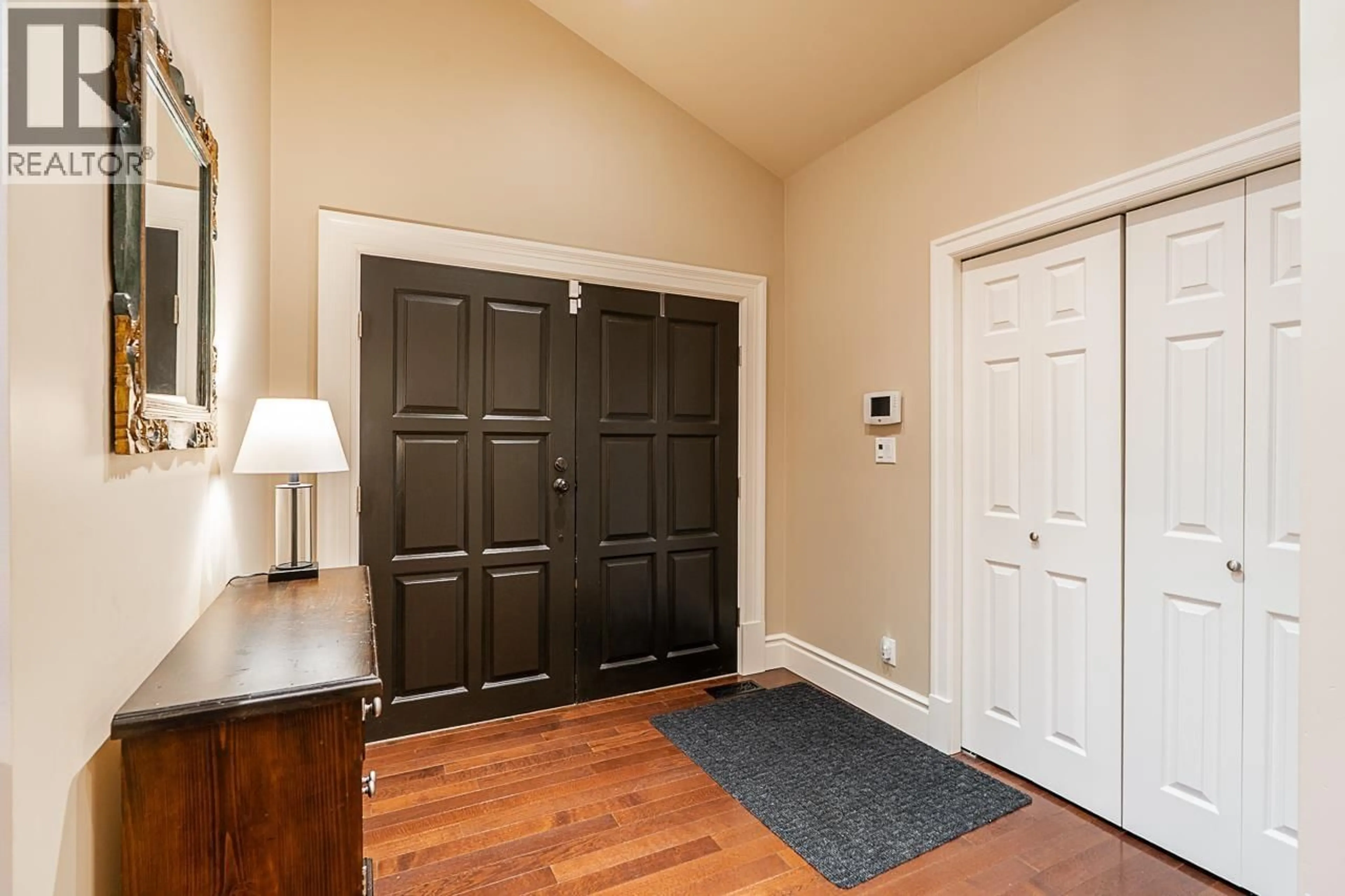 Indoor entryway for 4640 WOODBURN ROAD, West Vancouver British Columbia V7S2W6