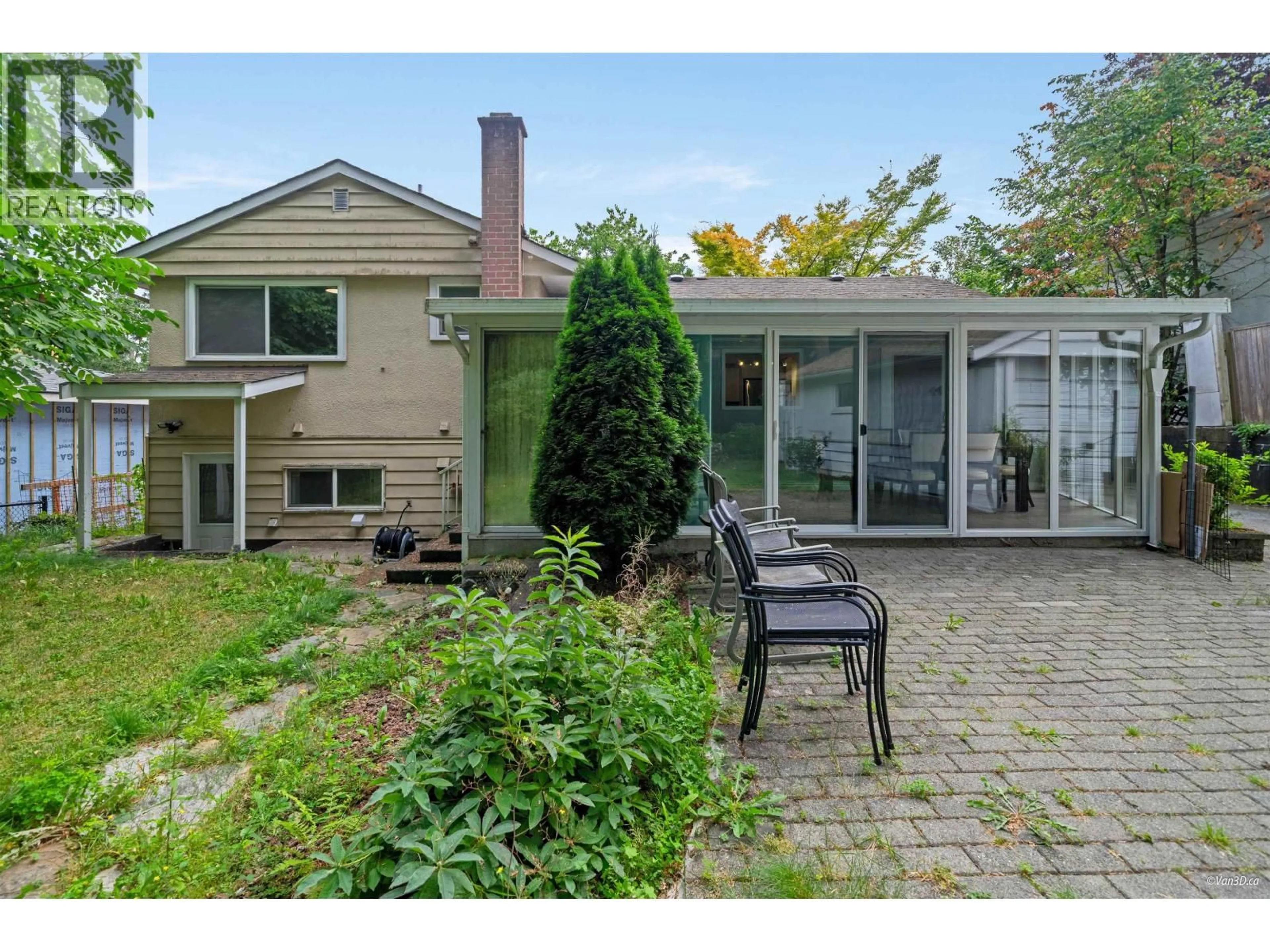 Patio, street for 4366 GILPIN CRESCENT, Burnaby British Columbia V5G2K4