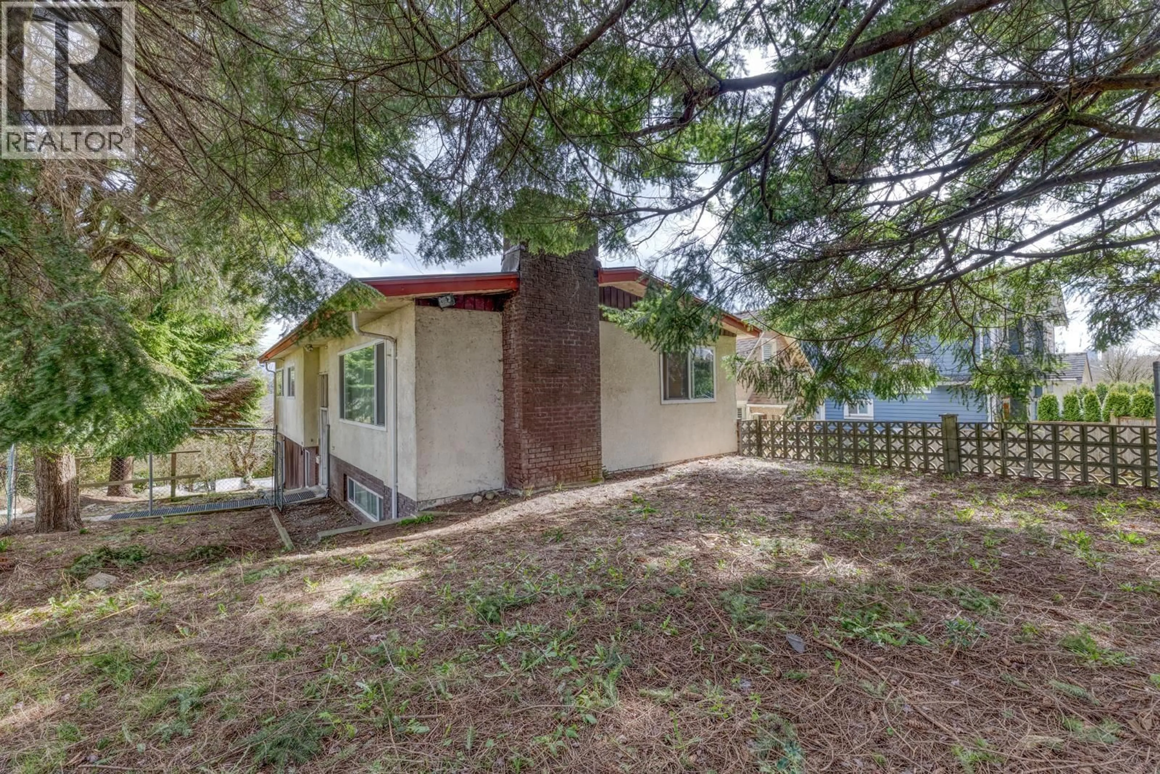 Unknown for 3302 5TH AVENUE, Vancouver British Columbia V5M1P4