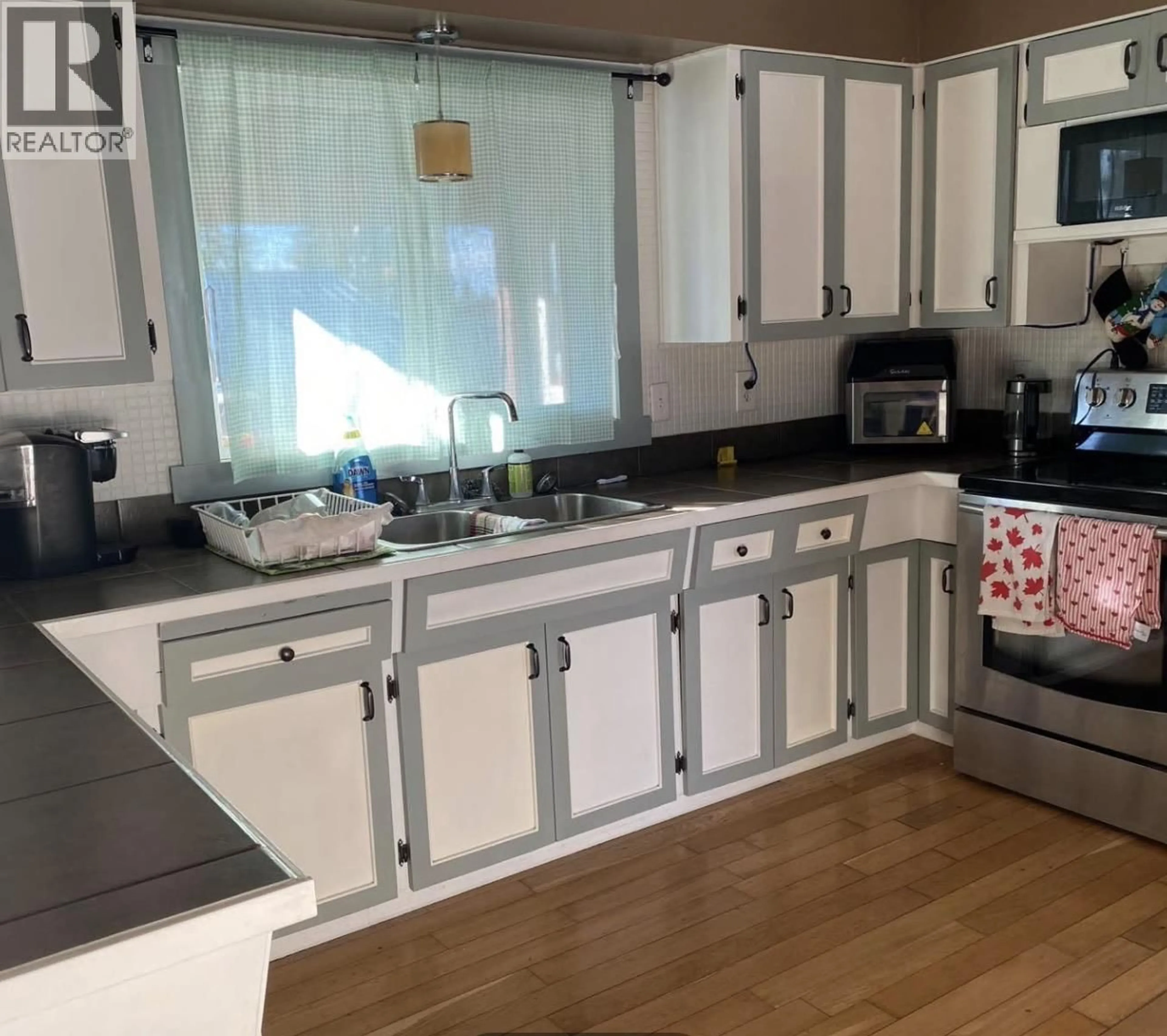 Standard kitchen, wood/laminate floor for 10615 105 AVENUE, Fort St. John British Columbia V1J2M9