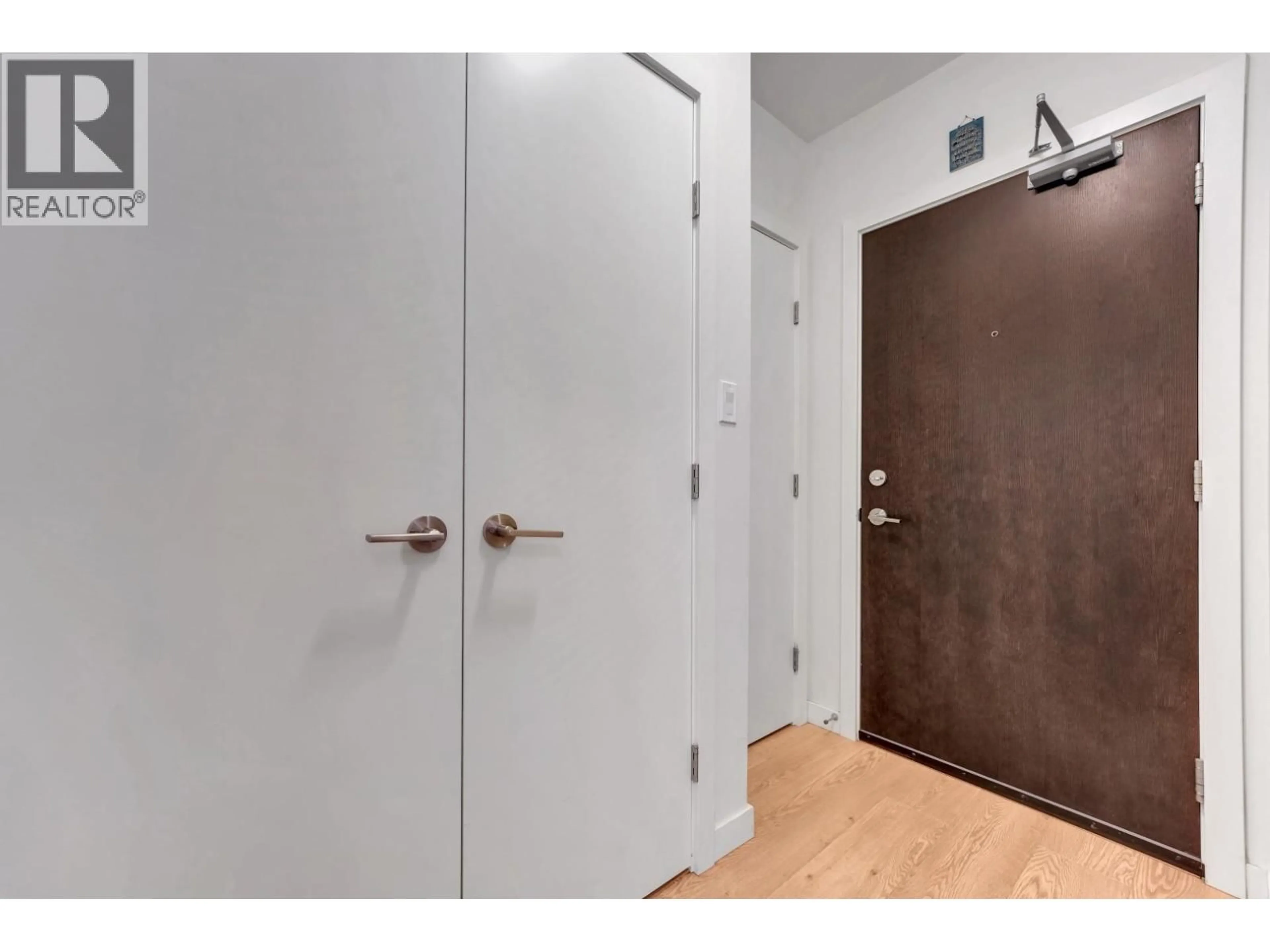 Indoor entryway for 1106 - 3080 LINCOLN AVENUE, Coquitlam British Columbia V3B0L9