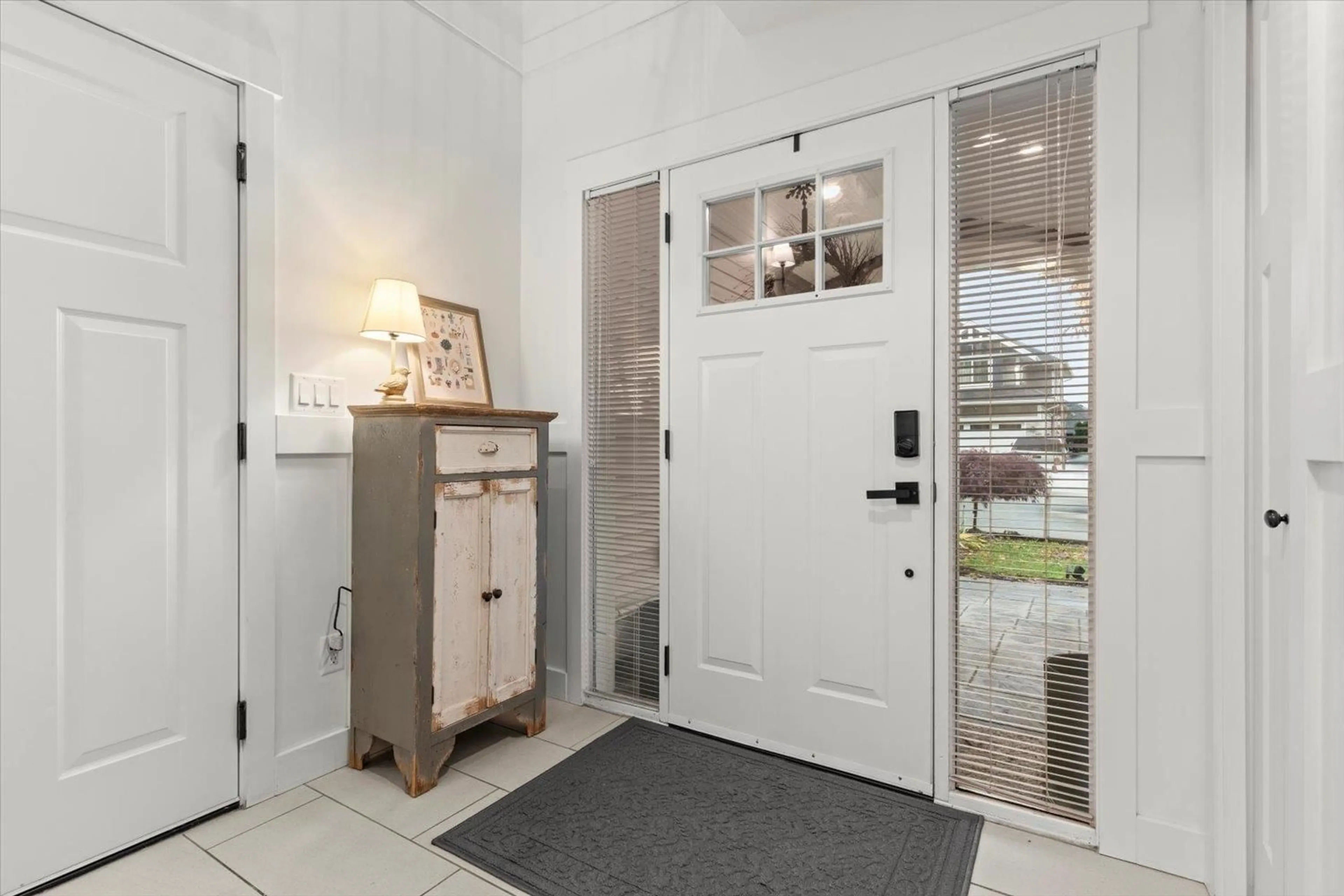 Indoor entryway for 6184 REXFORD DRIVE, Chilliwack British Columbia V2R0L3