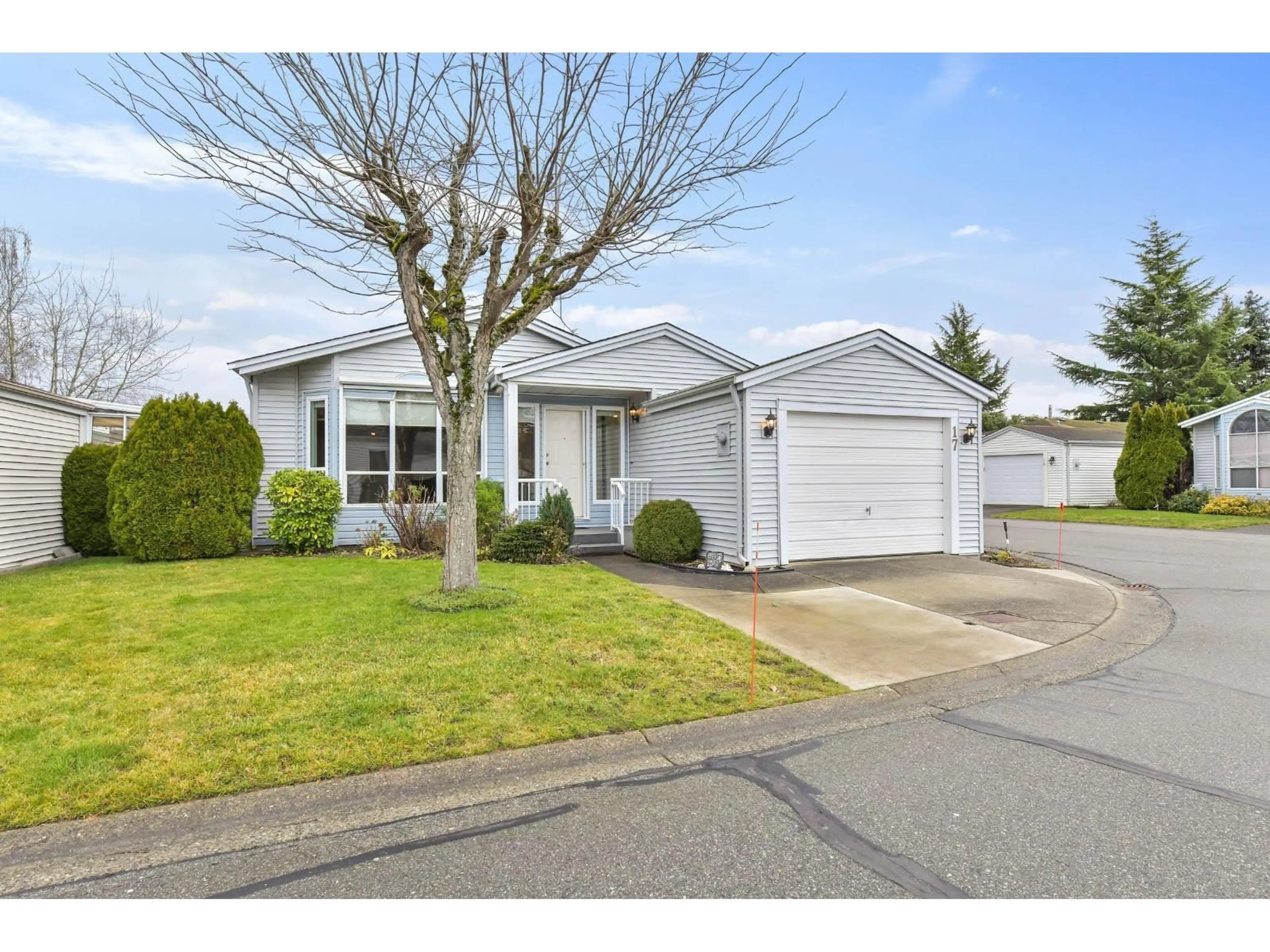 Home with vinyl exterior material, street for 17 - 2345 CRANLEY DRIVE, Surrey British Columbia V4A9G5