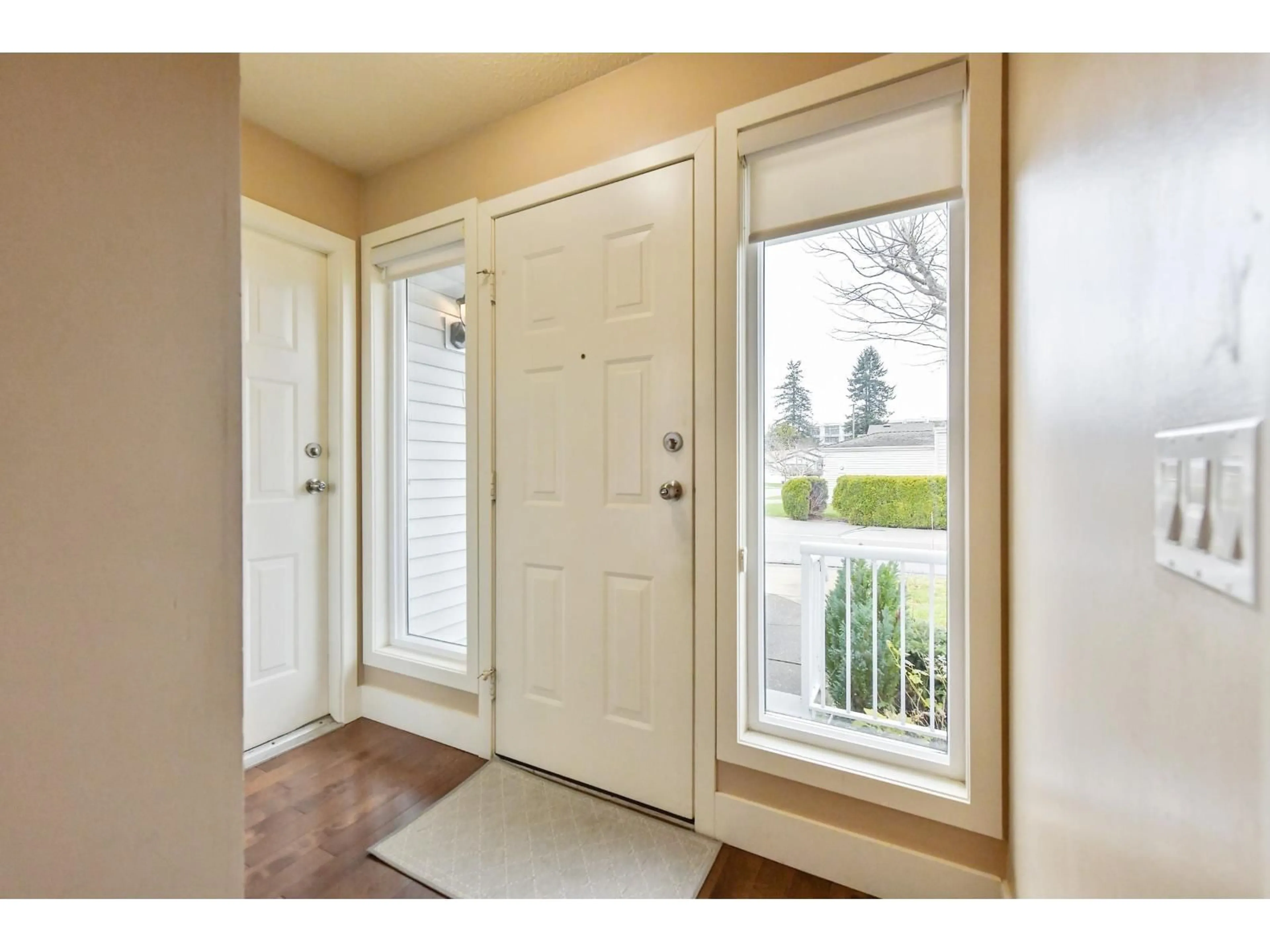 Indoor entryway for 17 - 2345 CRANLEY DRIVE, Surrey British Columbia V4A9G5
