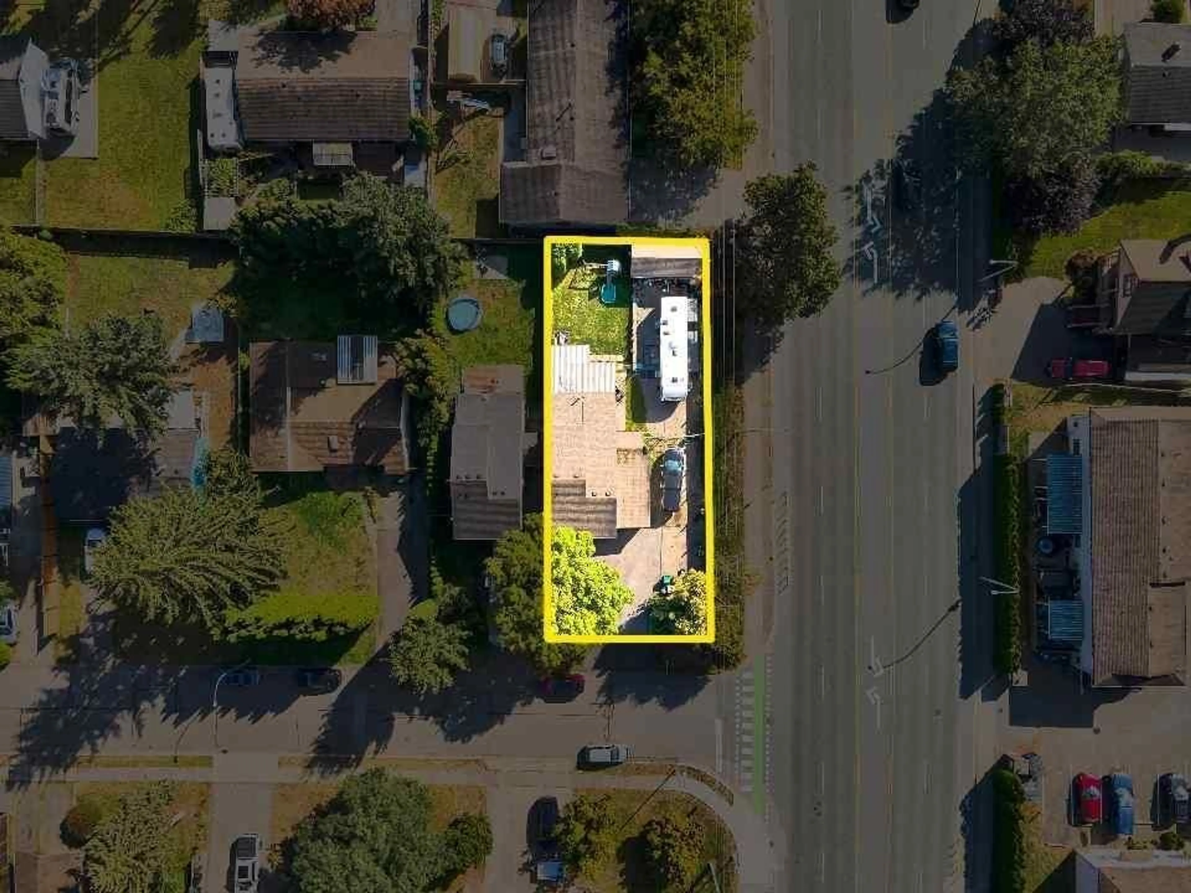 A pic from outside/outdoor area/front of a property/back of a property/a pic from drone, street for 20804 52A AVENUE, Langley British Columbia V3A6E5