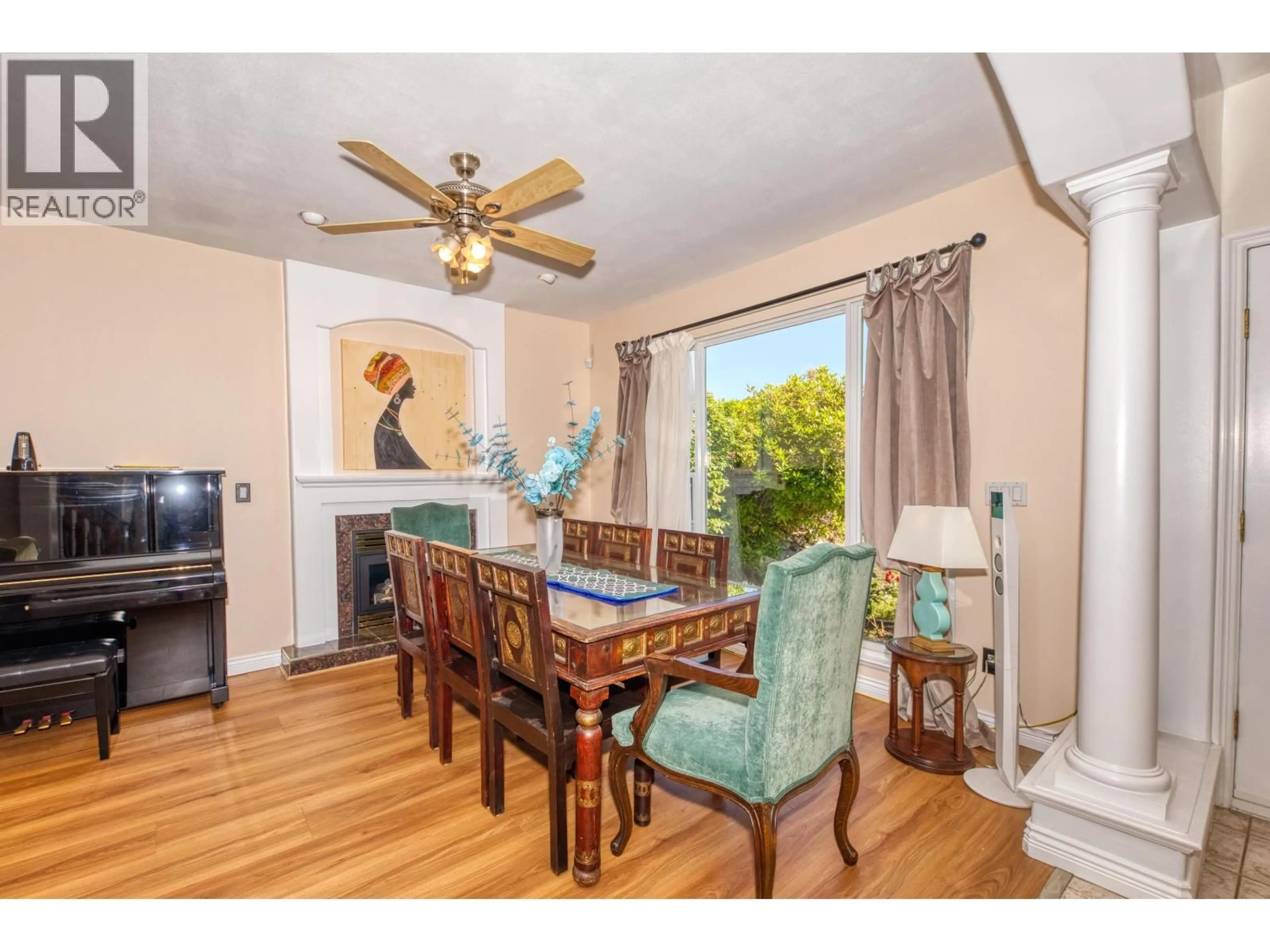 Dining room, wood/laminate floor for 826 13TH STREET, North Vancouver British Columbia V7L2M9