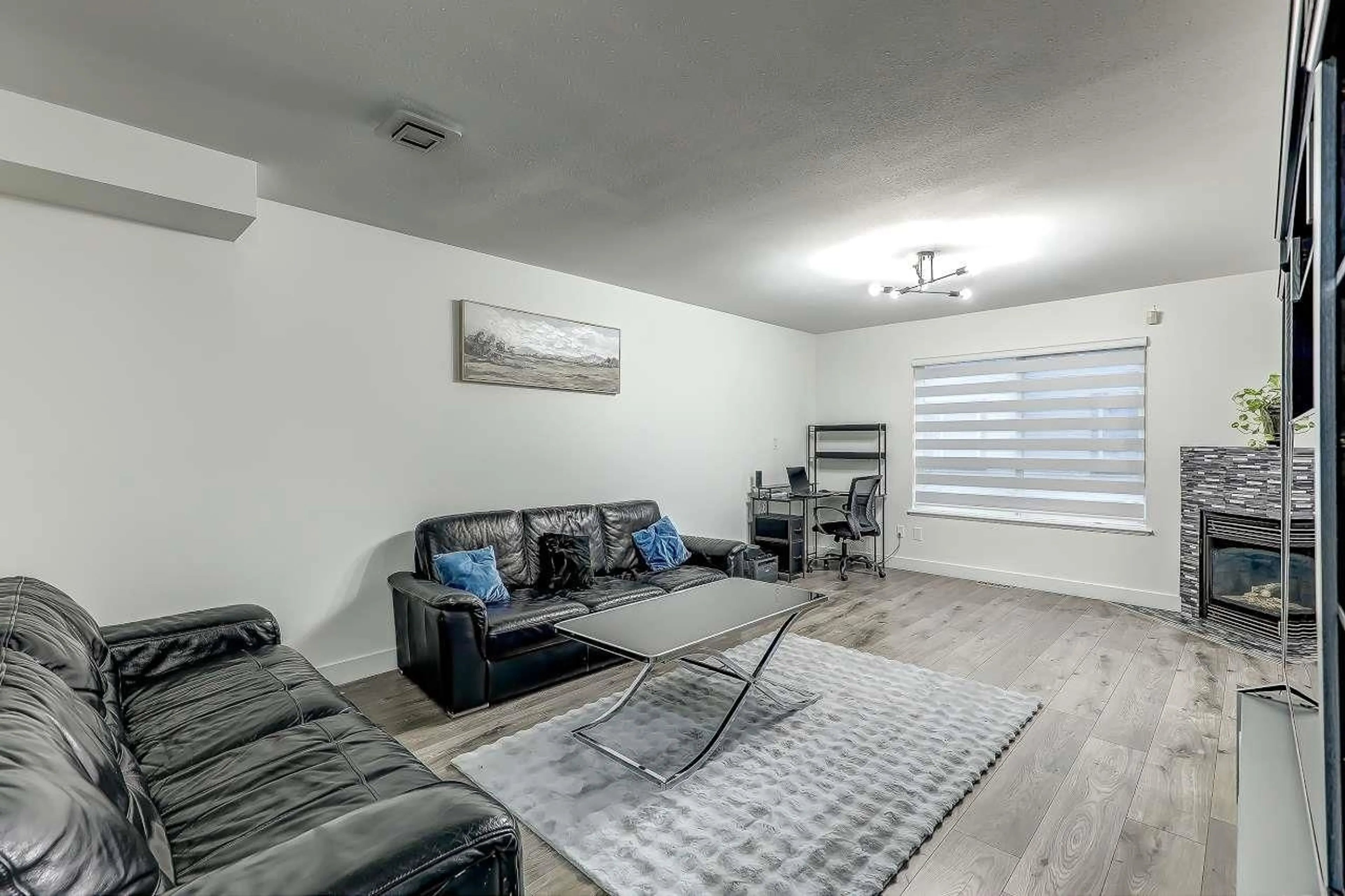 Living room with furniture, unknown for 30 - 12730 66 AVENUE, Surrey British Columbia V3W1P3