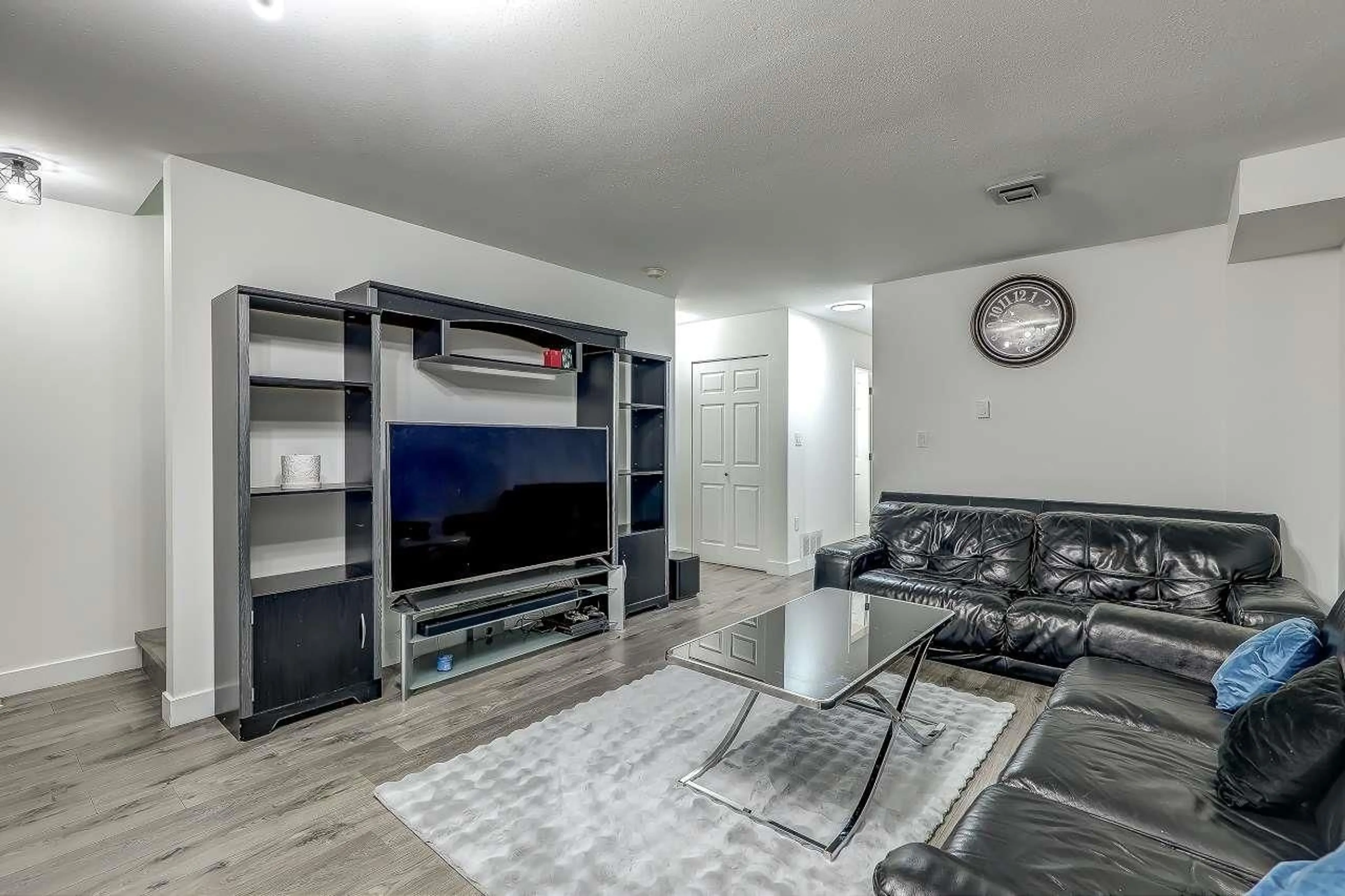 Living room with furniture, unknown for 30 - 12730 66 AVENUE, Surrey British Columbia V3W1P3