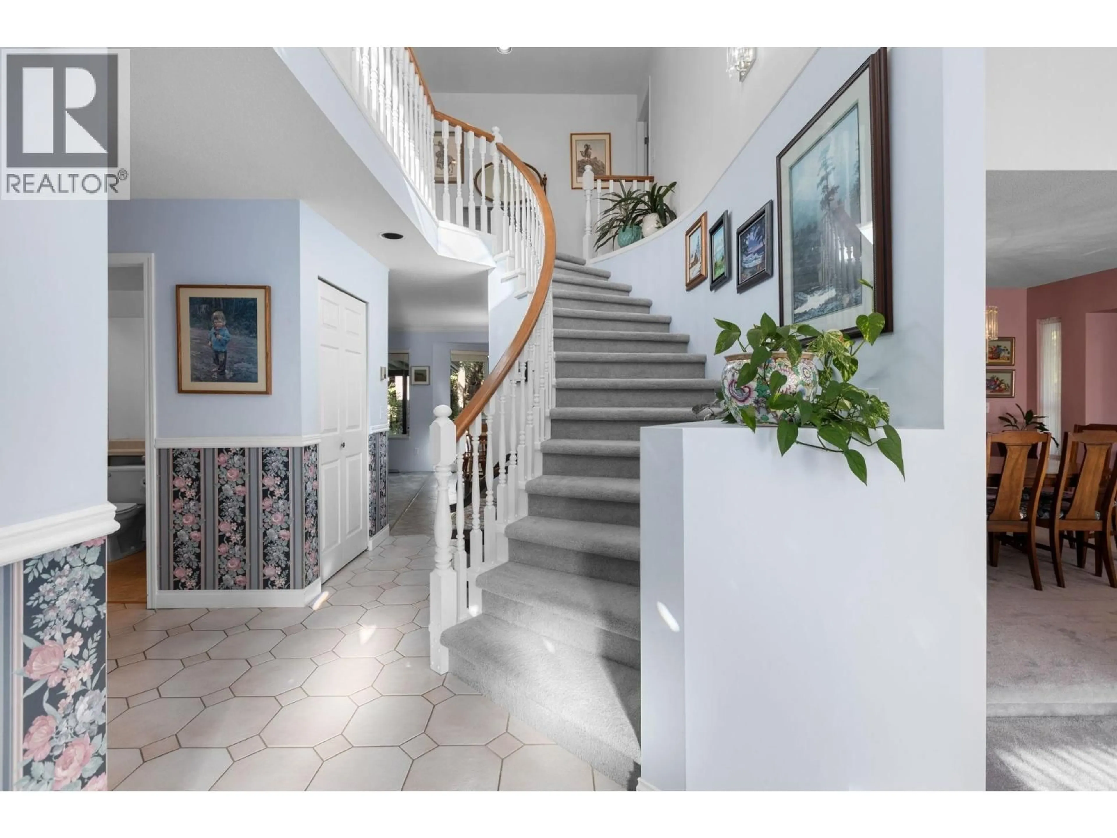 Indoor foyer for 2826 THIMBLEBERRY COURT, Coquitlam British Columbia V3E2T3