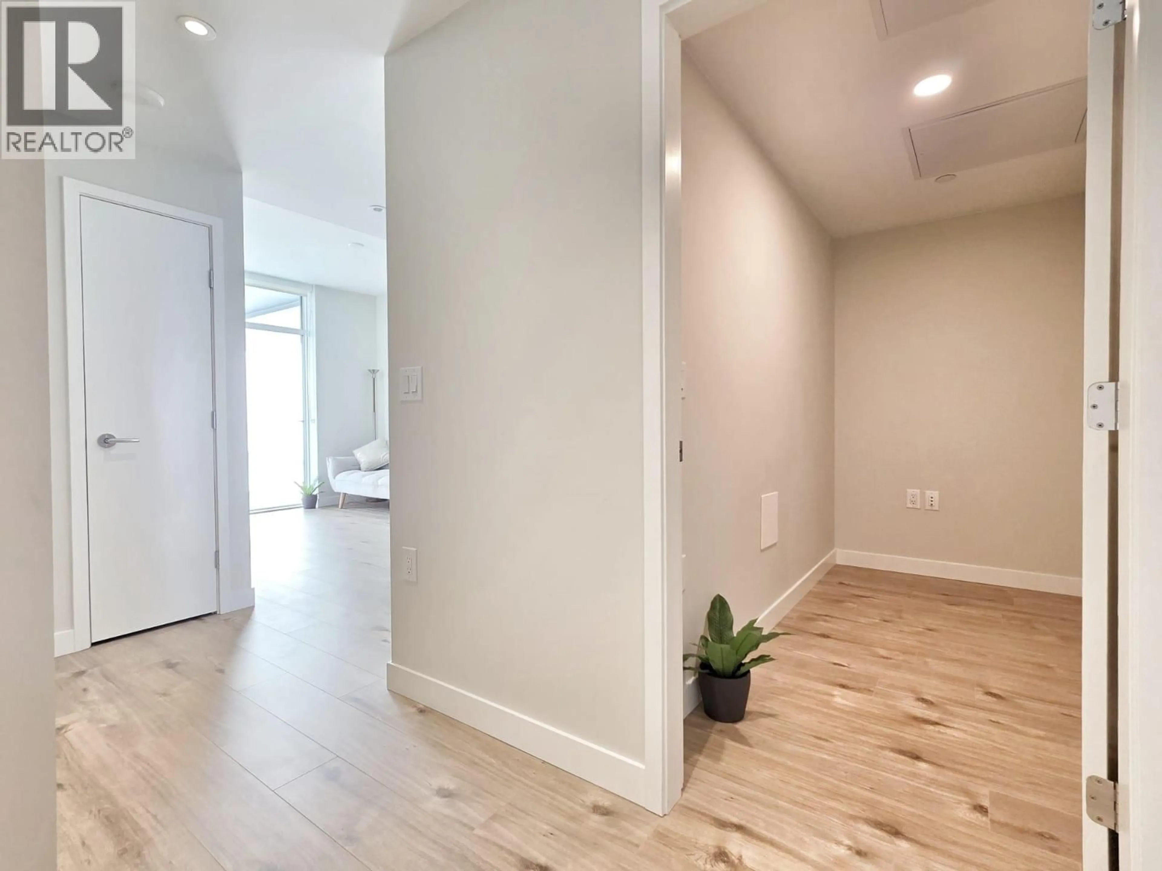 Indoor entryway for 1503 - 3430 E KENT AVENUE, Vancouver British Columbia V5S0G7