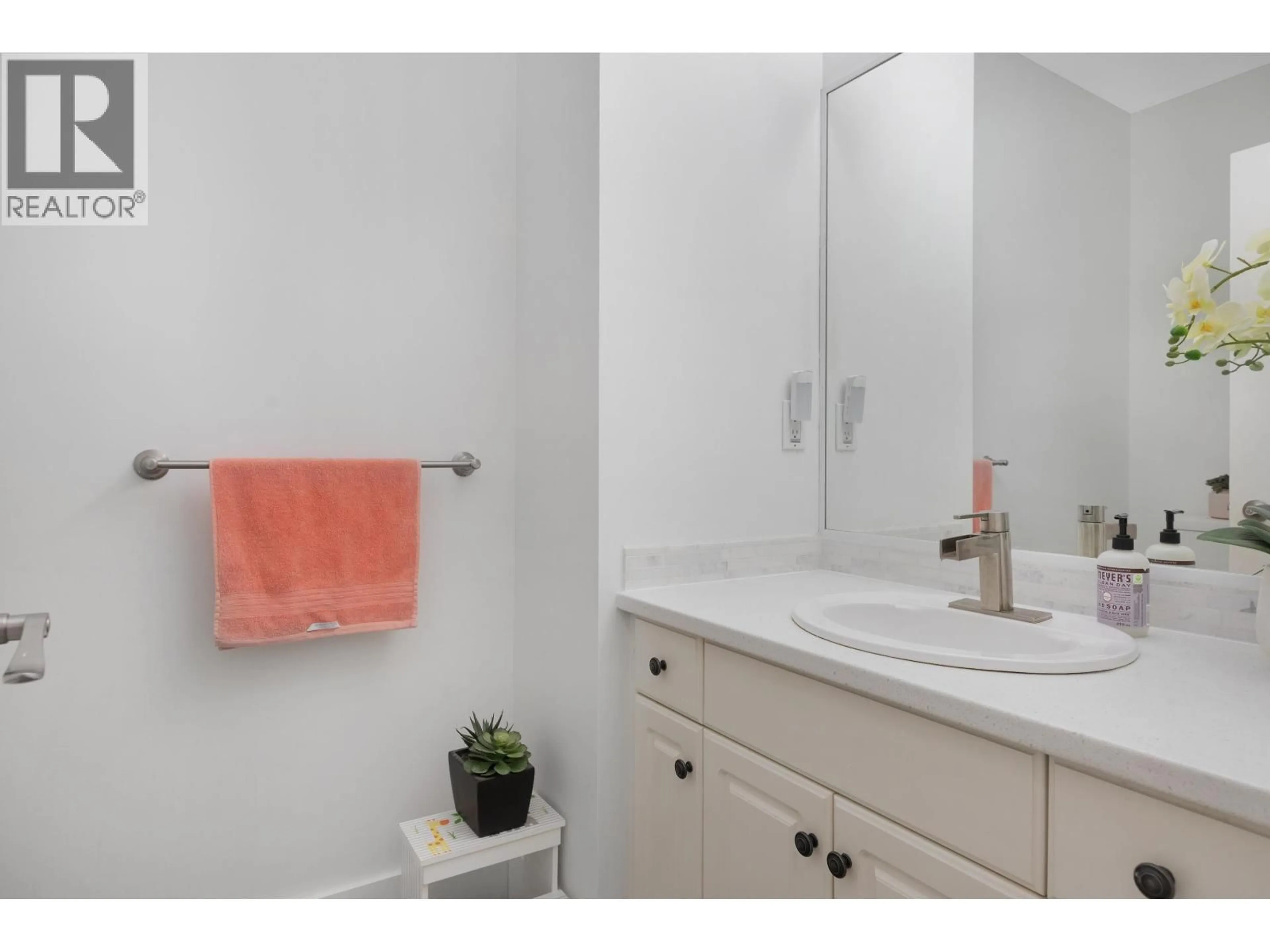 Standard bathroom, ceramic/tile floor for 14 - 11358 COTTONWOOD DRIVE, Maple Ridge British Columbia V2X5V5