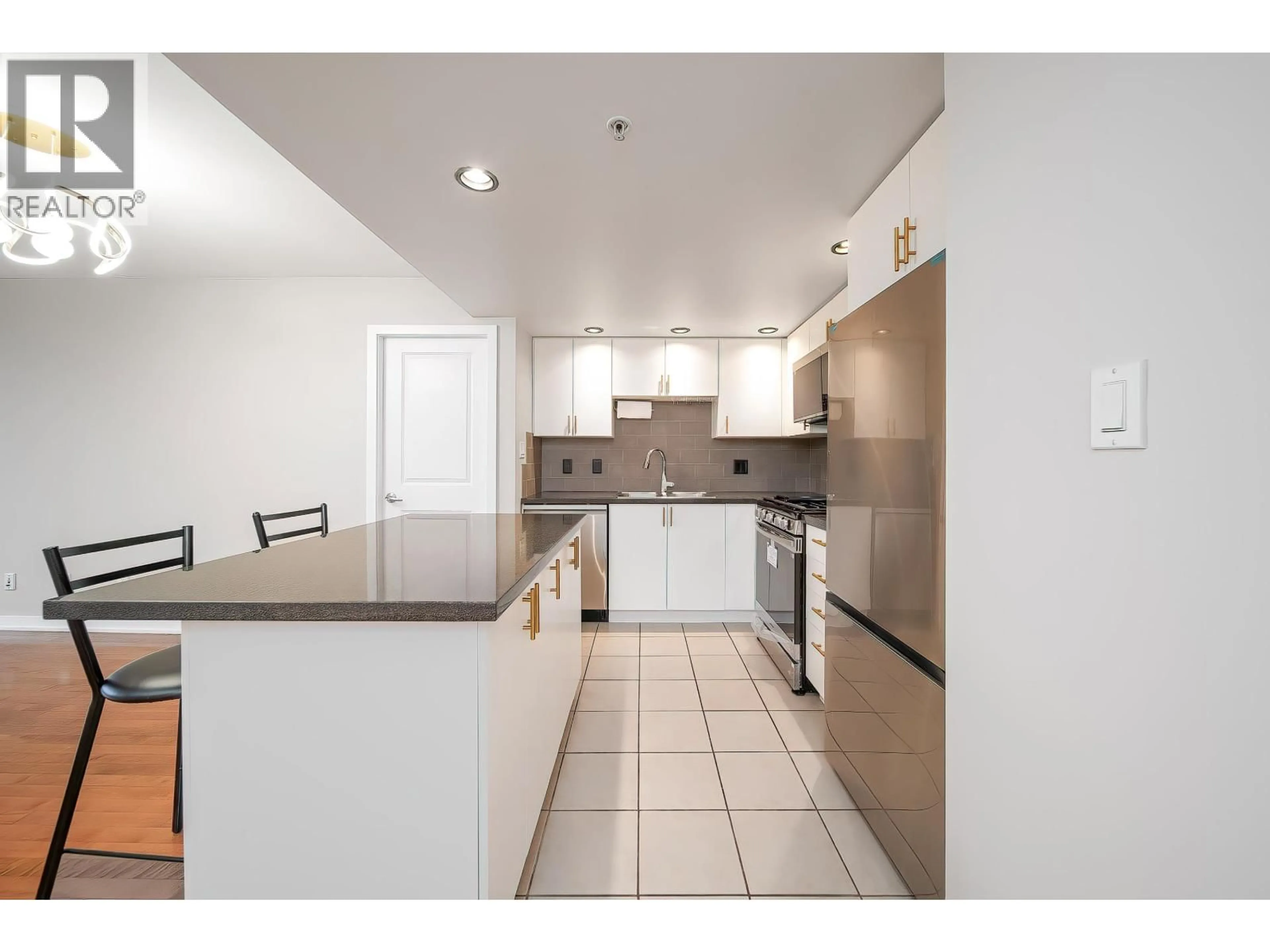 Standard kitchen, unknown for 906 - 9188 HEMLOCK DRIVE, Richmond British Columbia V6Y4J7