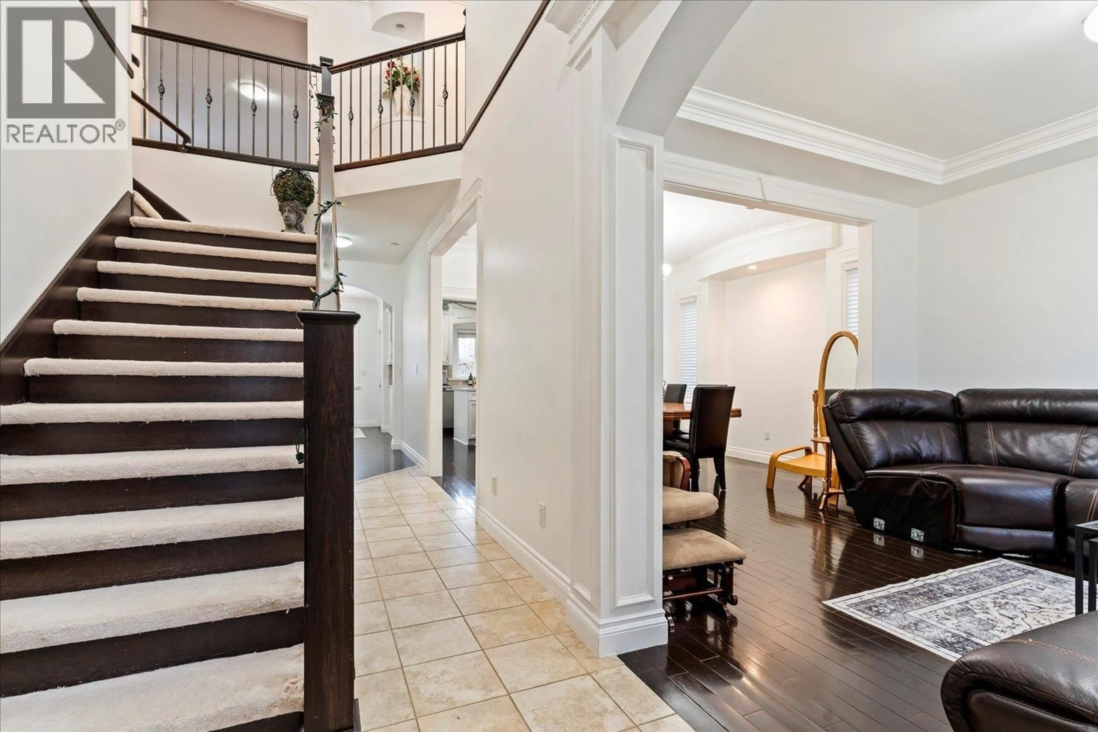 Indoor foyer for 24680 103A AVENUE, Maple Ridge British Columbia V2W0B1