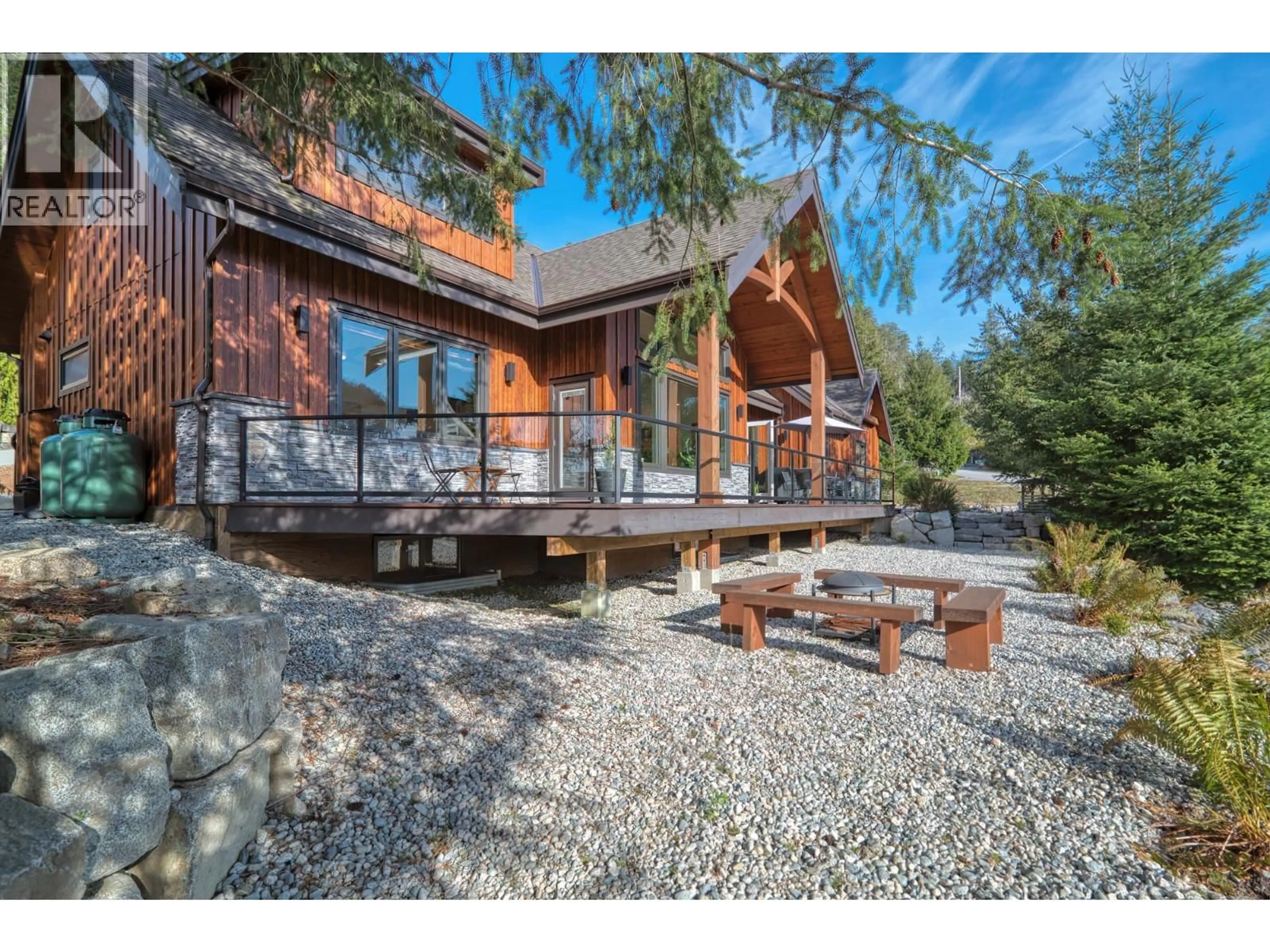 A pic from outside/outdoor area/front of a property/back of a property/a pic from drone, unknown for 40 - 4622 SINCLAIR BAY ROAD, Pender Harbour British Columbia V0N1S1
