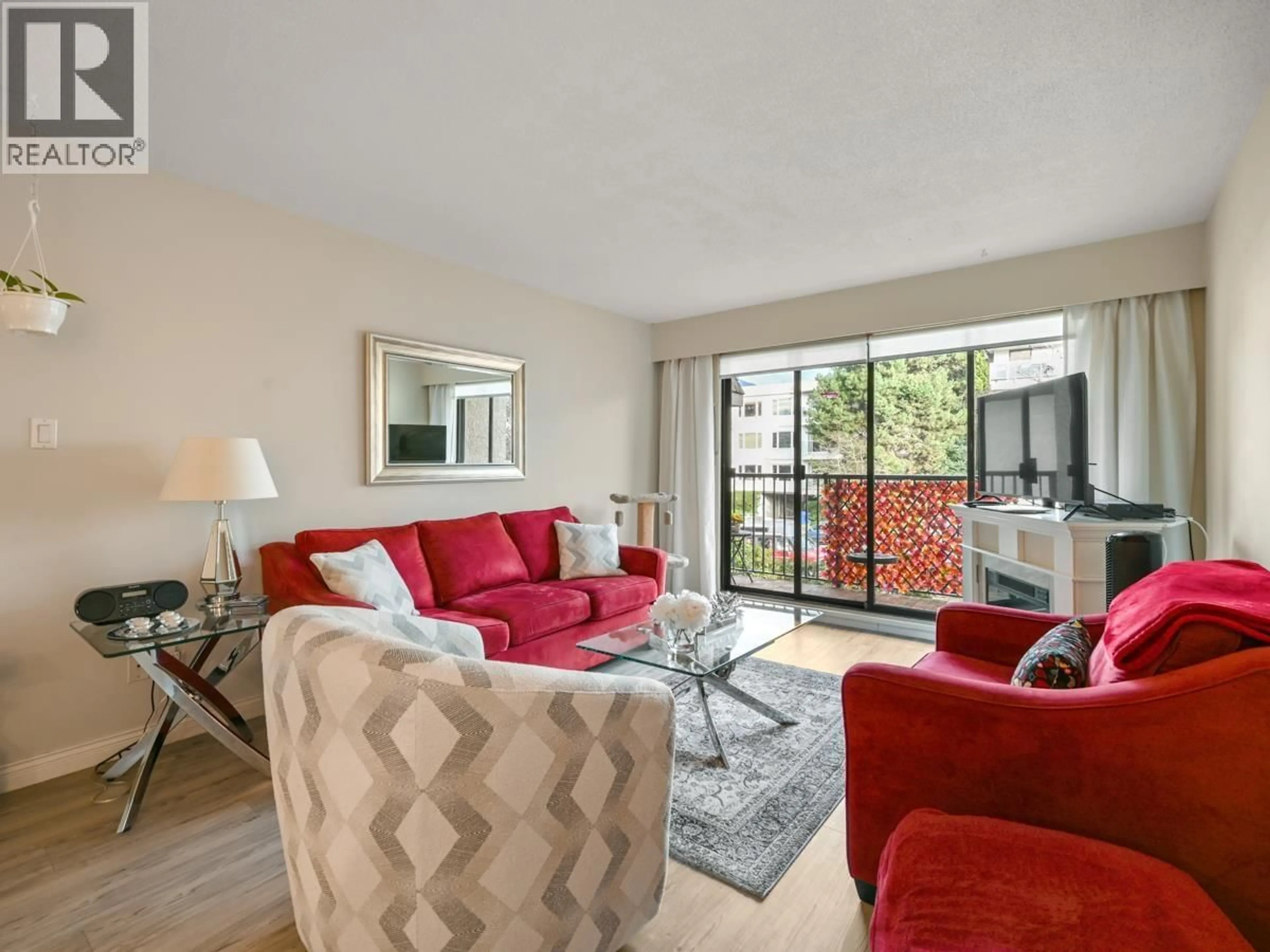 Living room with furniture, unknown for 205 - 307 2ND STREET, North Vancouver British Columbia V7M1E2