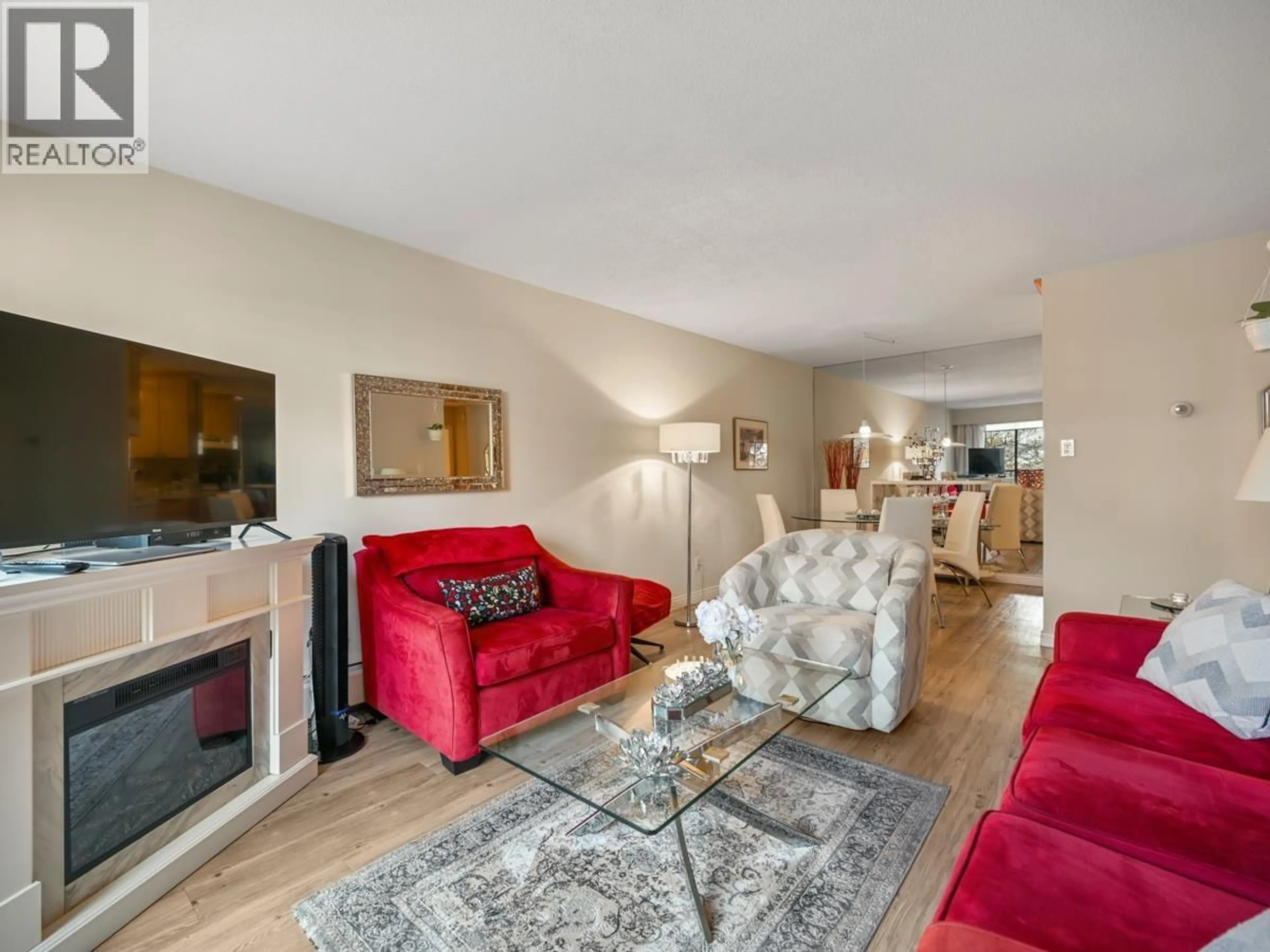 Living room with furniture, unknown for 205 - 307 2ND STREET, North Vancouver British Columbia V7M1E2