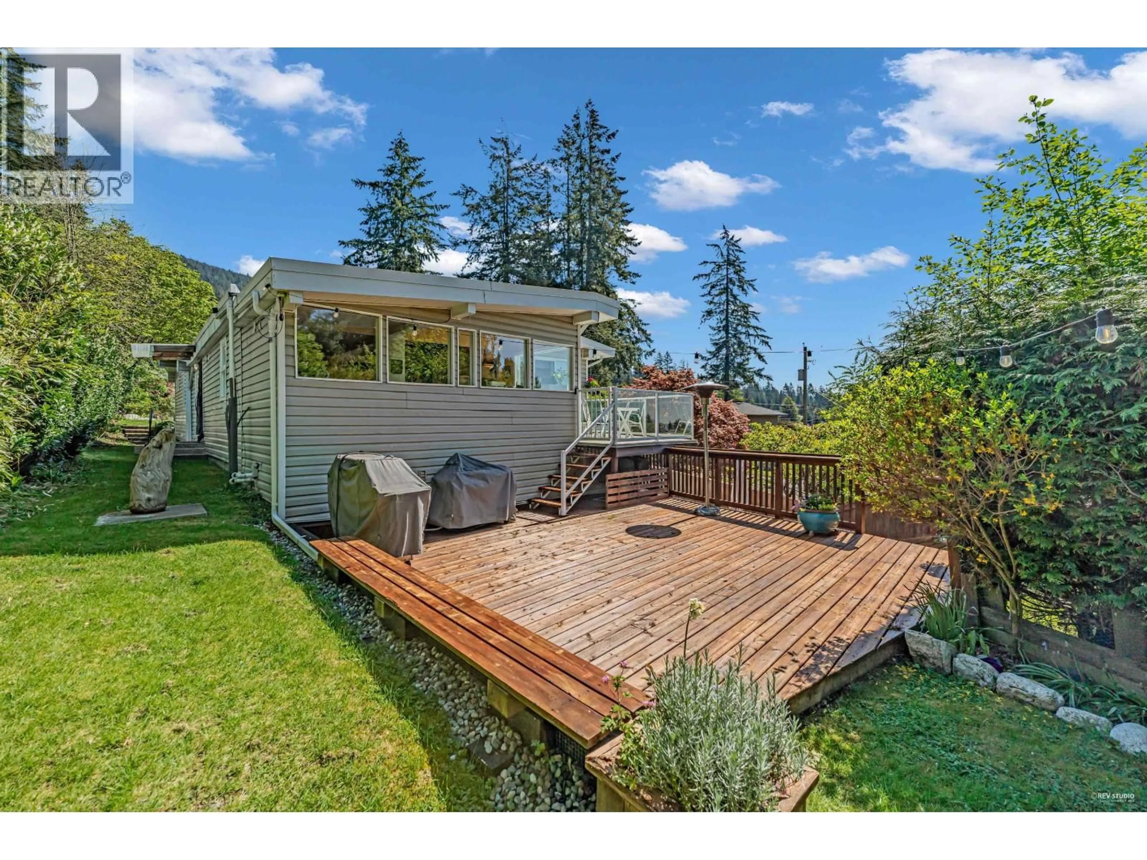 A pic from outside/outdoor area/front of a property/back of a property/a pic from drone, unknown for 4323 VALENCIA AVENUE, North Vancouver British Columbia V7N4A7