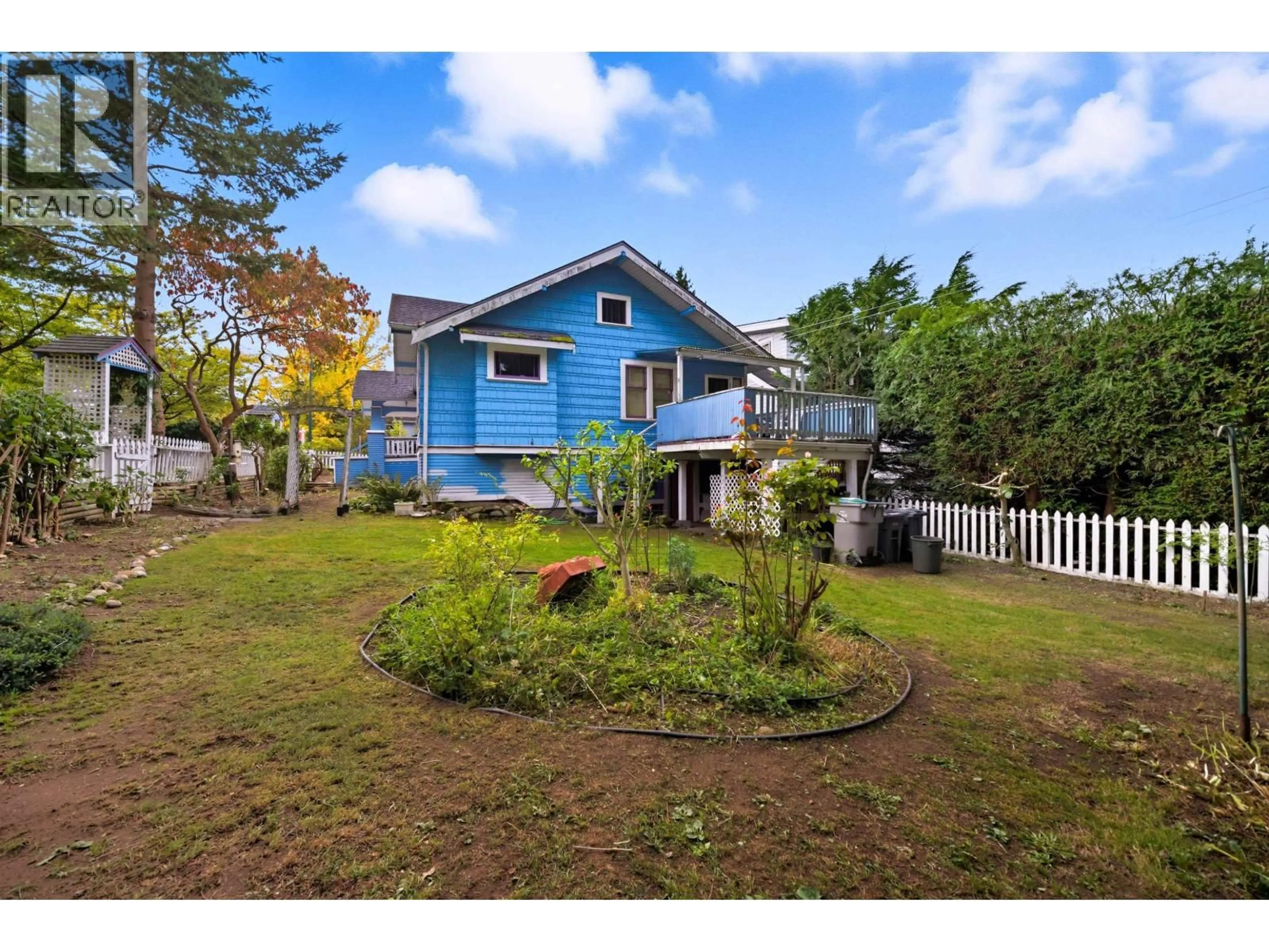 A pic from outside/outdoor area/front of a property/back of a property/a pic from drone, street for 3791 INVERNESS STREET, Vancouver British Columbia V5V4V8