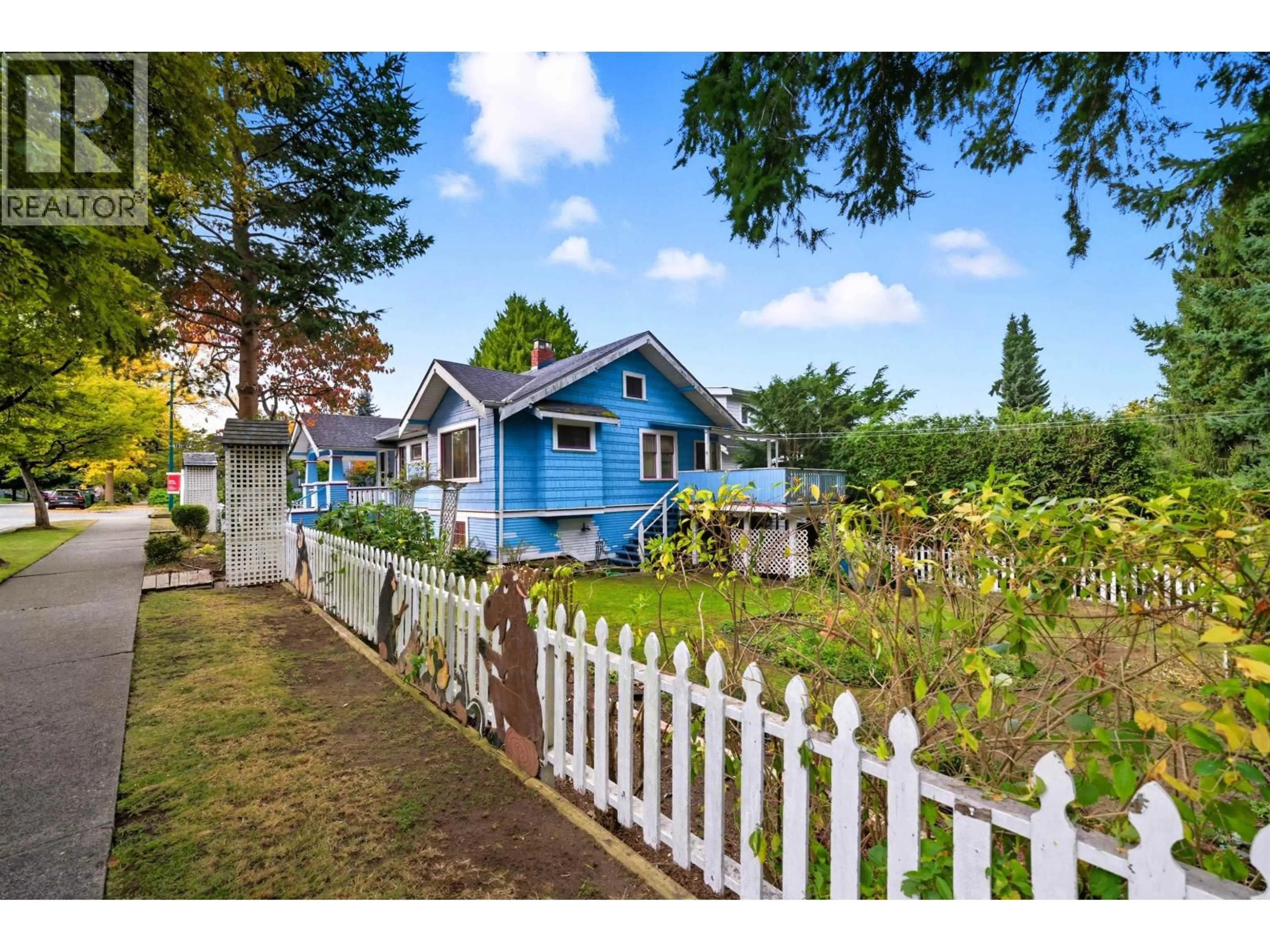 A pic from outside/outdoor area/front of a property/back of a property/a pic from drone, street for 3791 INVERNESS STREET, Vancouver British Columbia V5V4V8