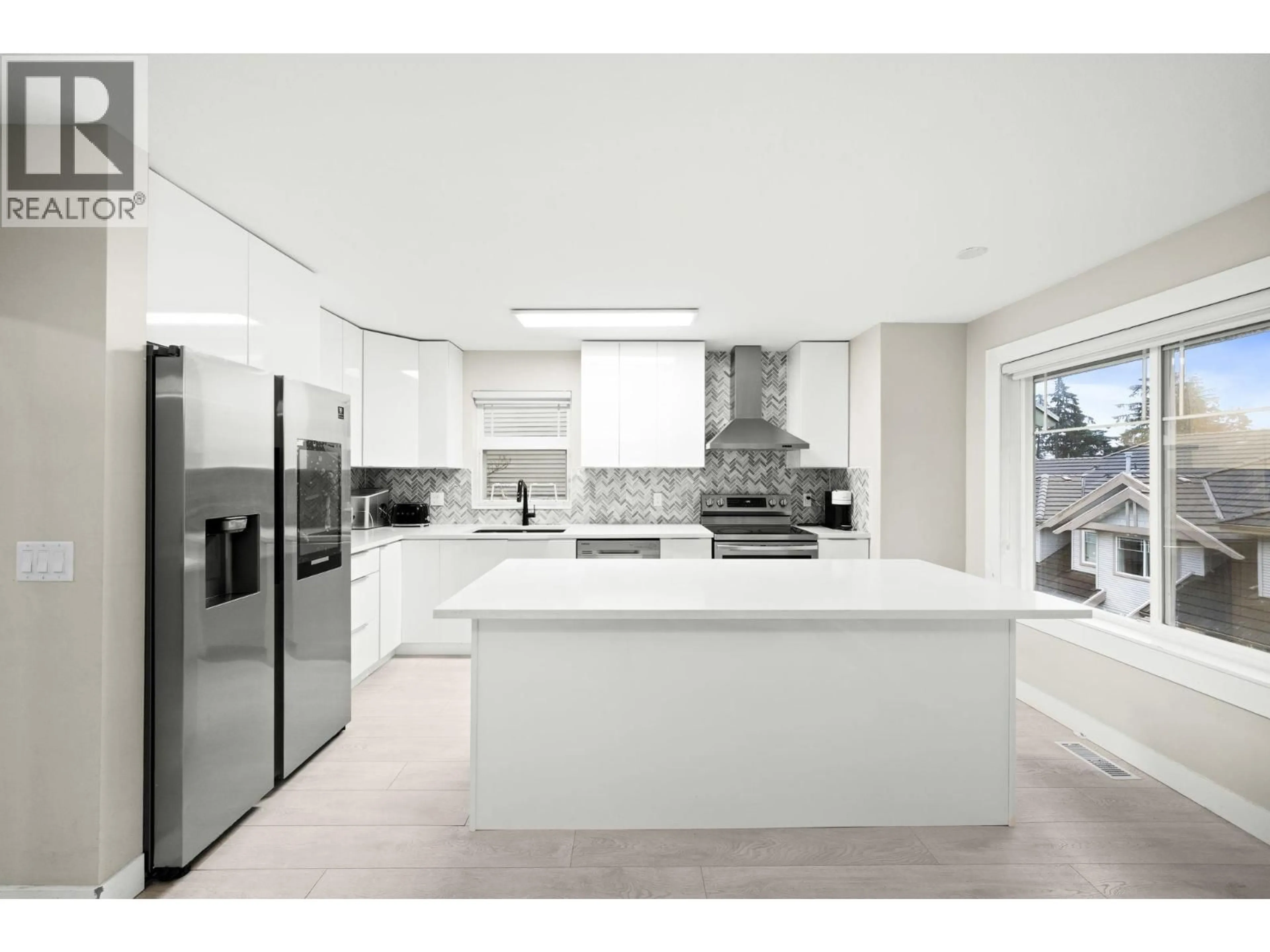 Contemporary kitchen, ceramic/tile floor for 10 - 2351 PARKWAY BOULEVARD, Coquitlam British Columbia V3E3P2