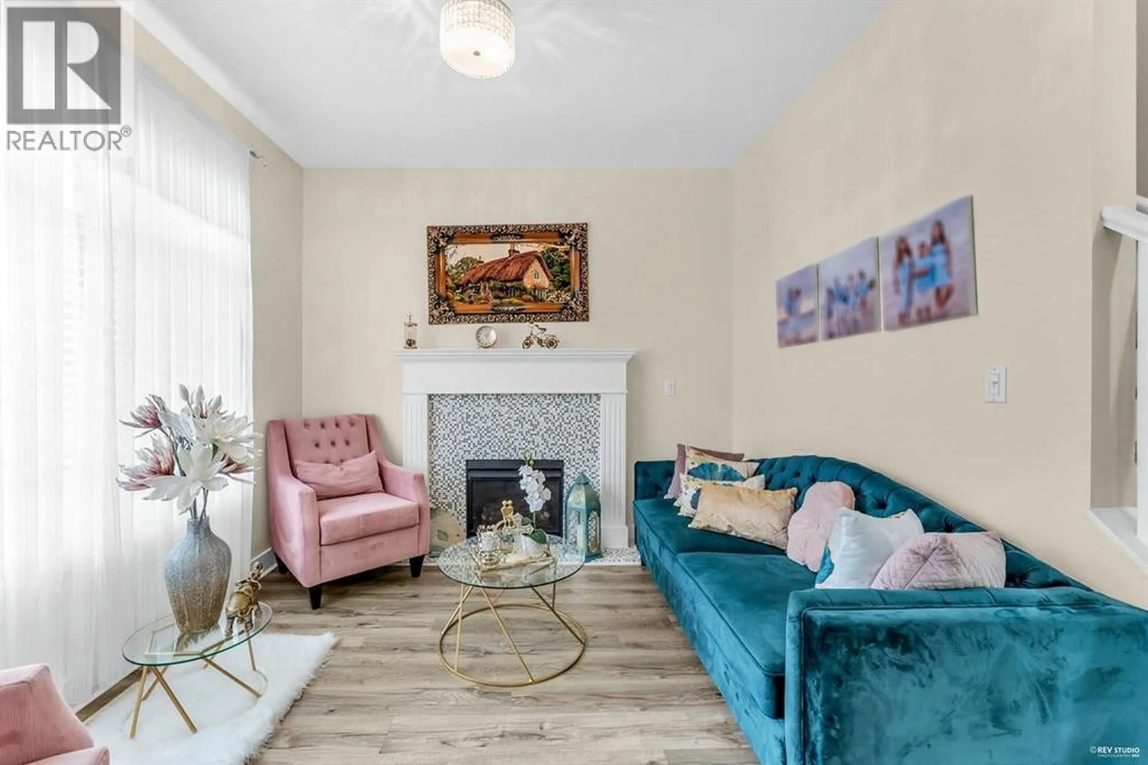 Living room with furniture, unknown for 10322 243A STREET, Maple Ridge British Columbia V2W2C7