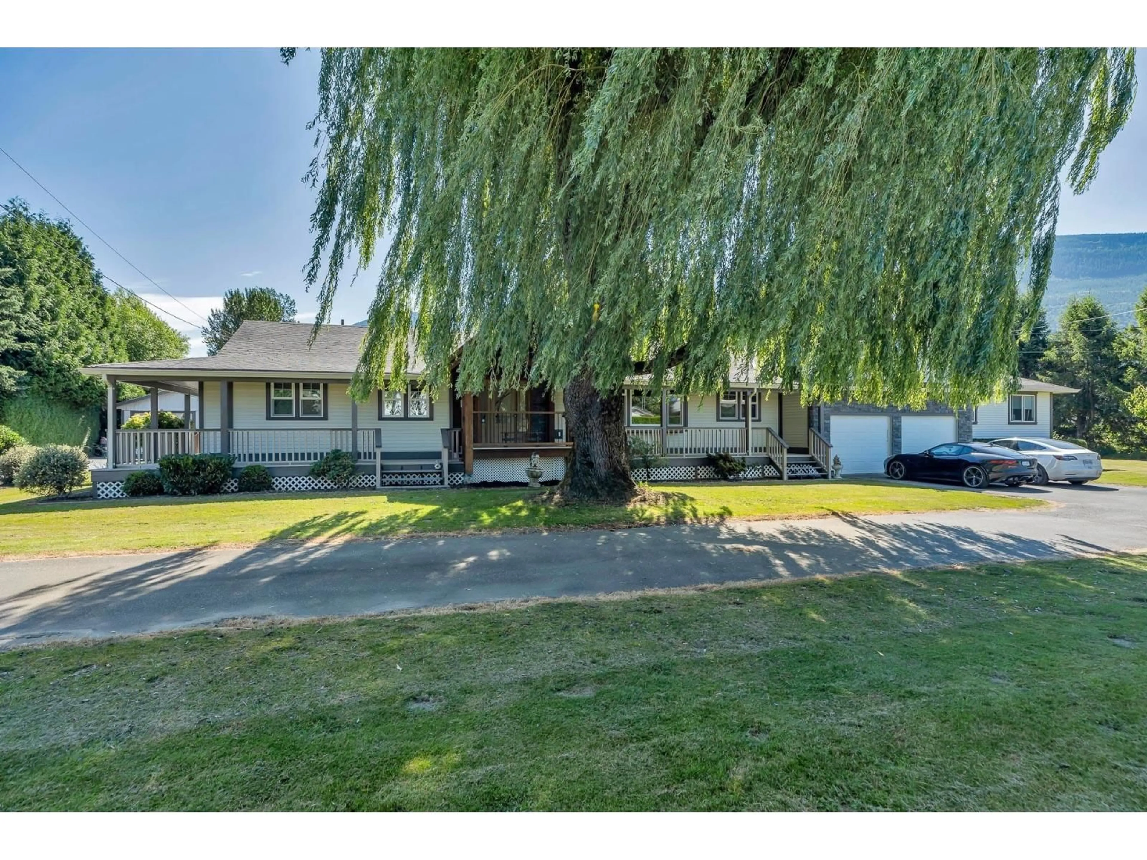 A pic from outside/outdoor area/front of a property/back of a property/a pic from drone, street for 3850 BOUNDARY ROAD, Yarrow British Columbia V2R5J4