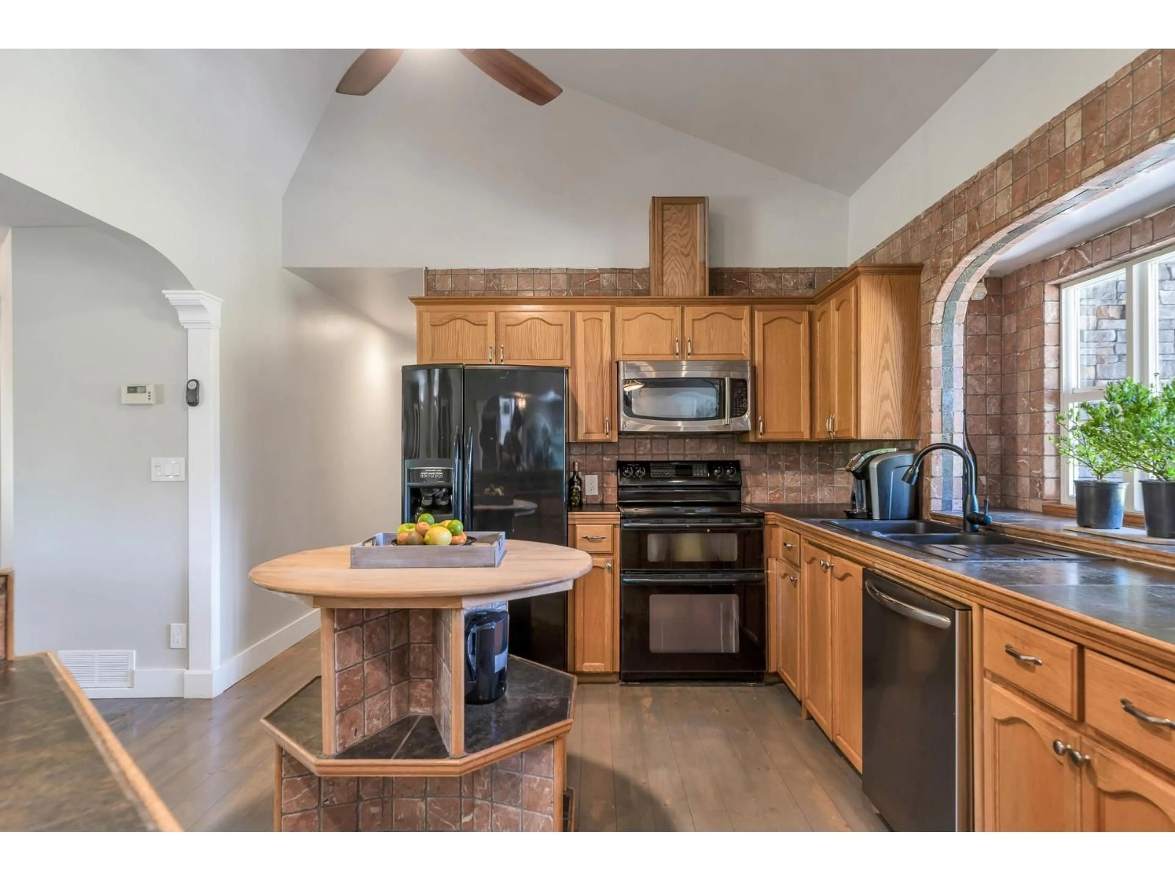 Open concept kitchen, ceramic/tile floor for 3850 BOUNDARY ROAD, Yarrow British Columbia V2R5J4