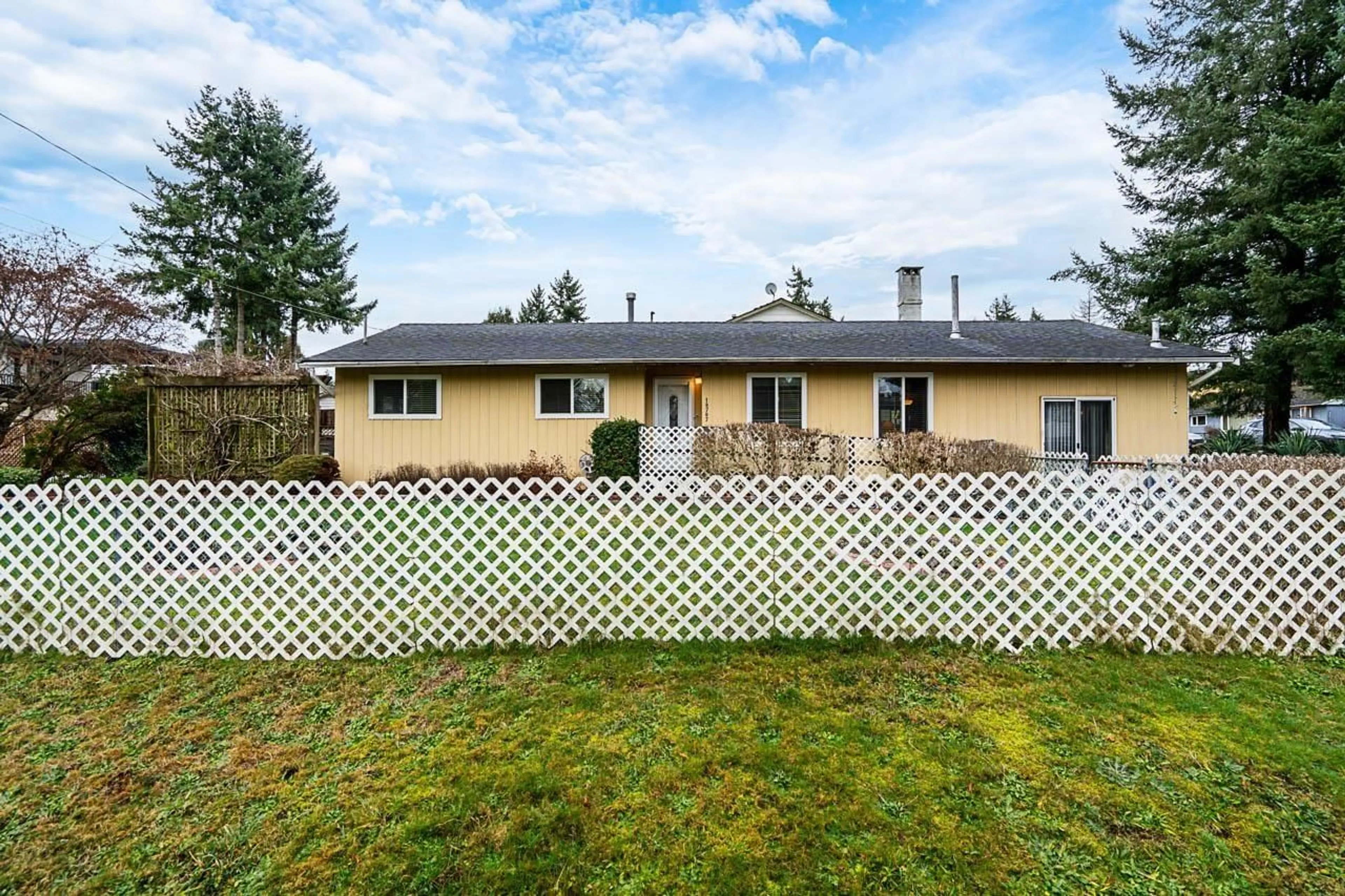 A pic from outside/outdoor area/front of a property/back of a property/a pic from drone, unknown for 14747 90A AVENUE, Surrey British Columbia V3R5Z9
