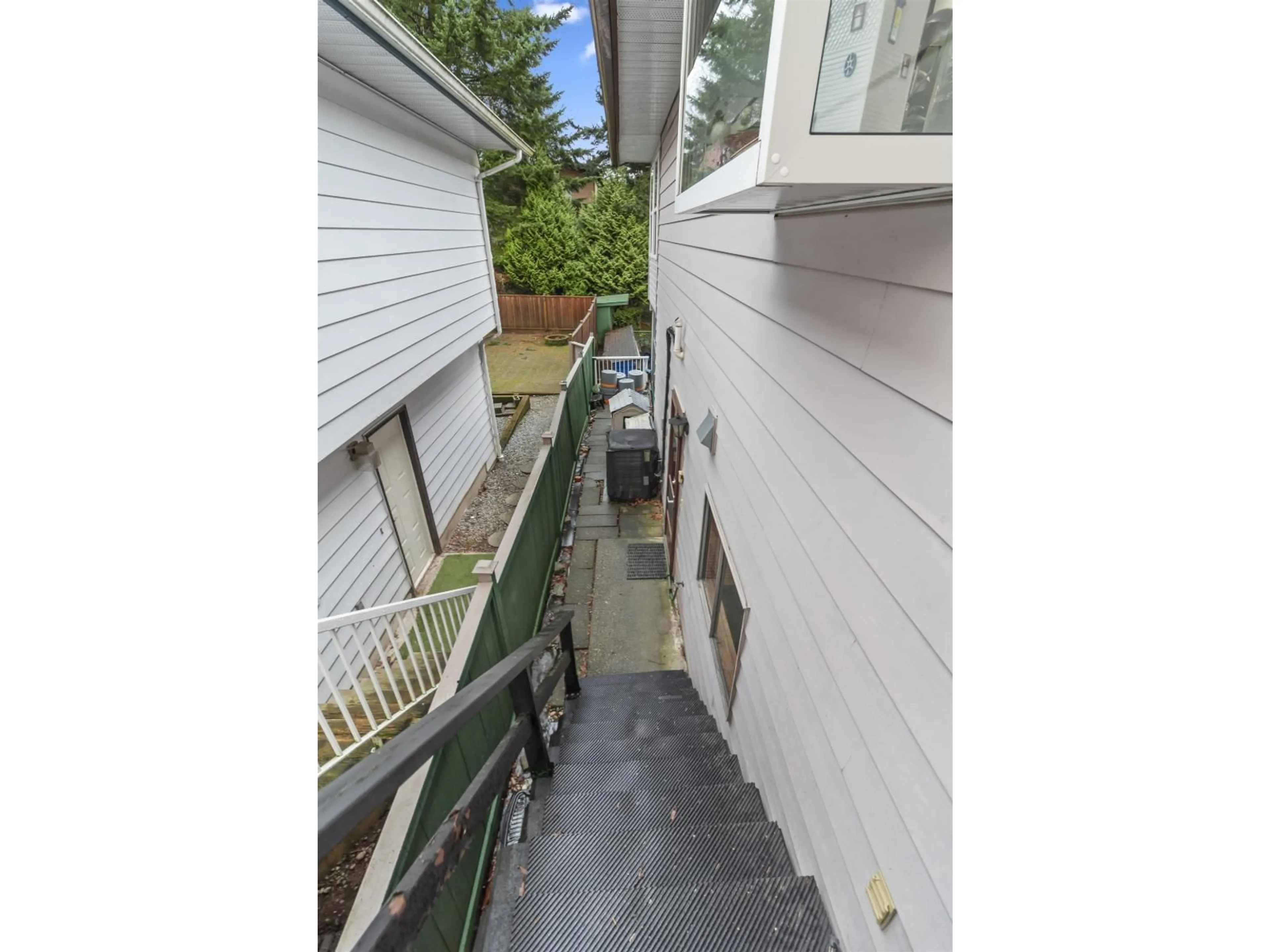 A pic from outside/outdoor area/front of a property/back of a property/a pic from drone, city buildings view from balcony for 33132 MYRTLE AVENUE, Mission British Columbia V2V5W1