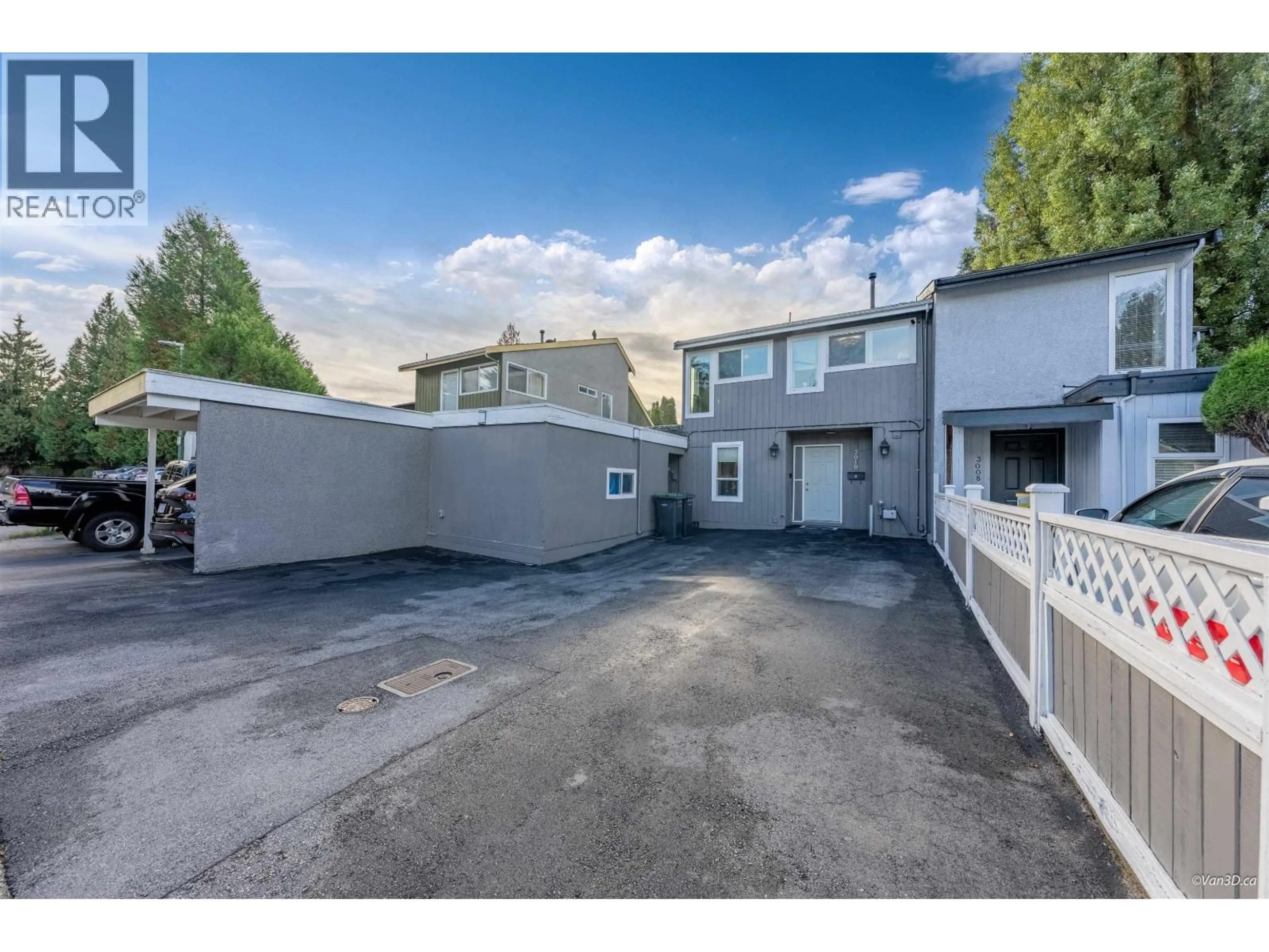 A pic from outside/outdoor area/front of a property/back of a property/a pic from drone, street for 3010 FIRBROOK PLACE, Coquitlam British Columbia V3C4B3