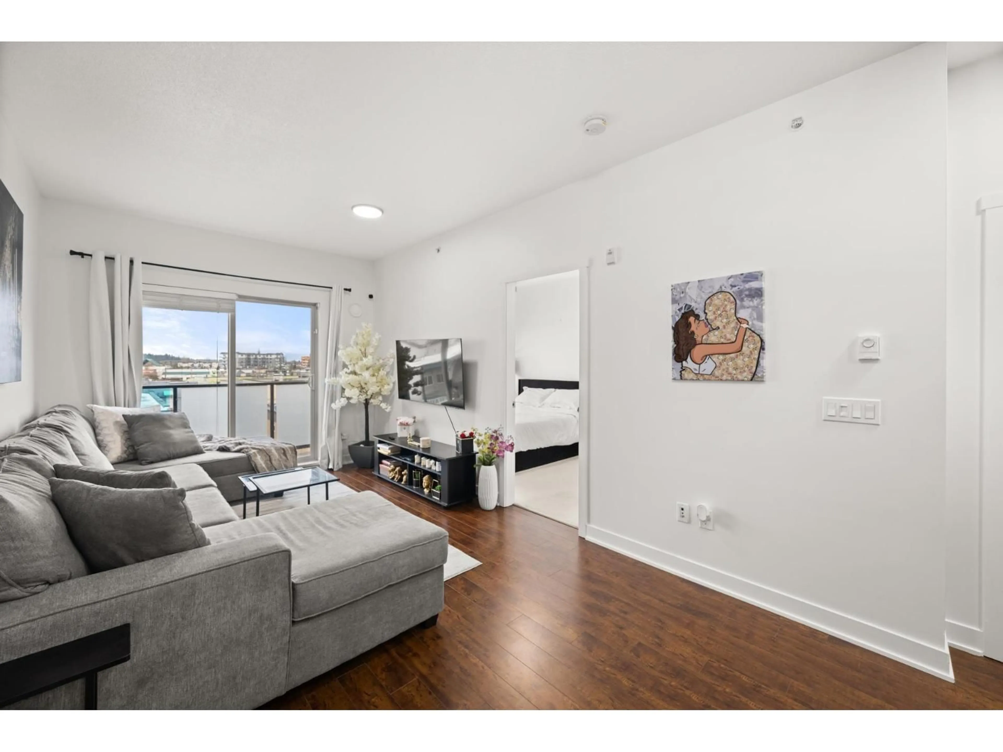 Living room with furniture, wood/laminate floor for 403 - 20460 DOUGLAS CRESCENT, Langley British Columbia V3A0C6