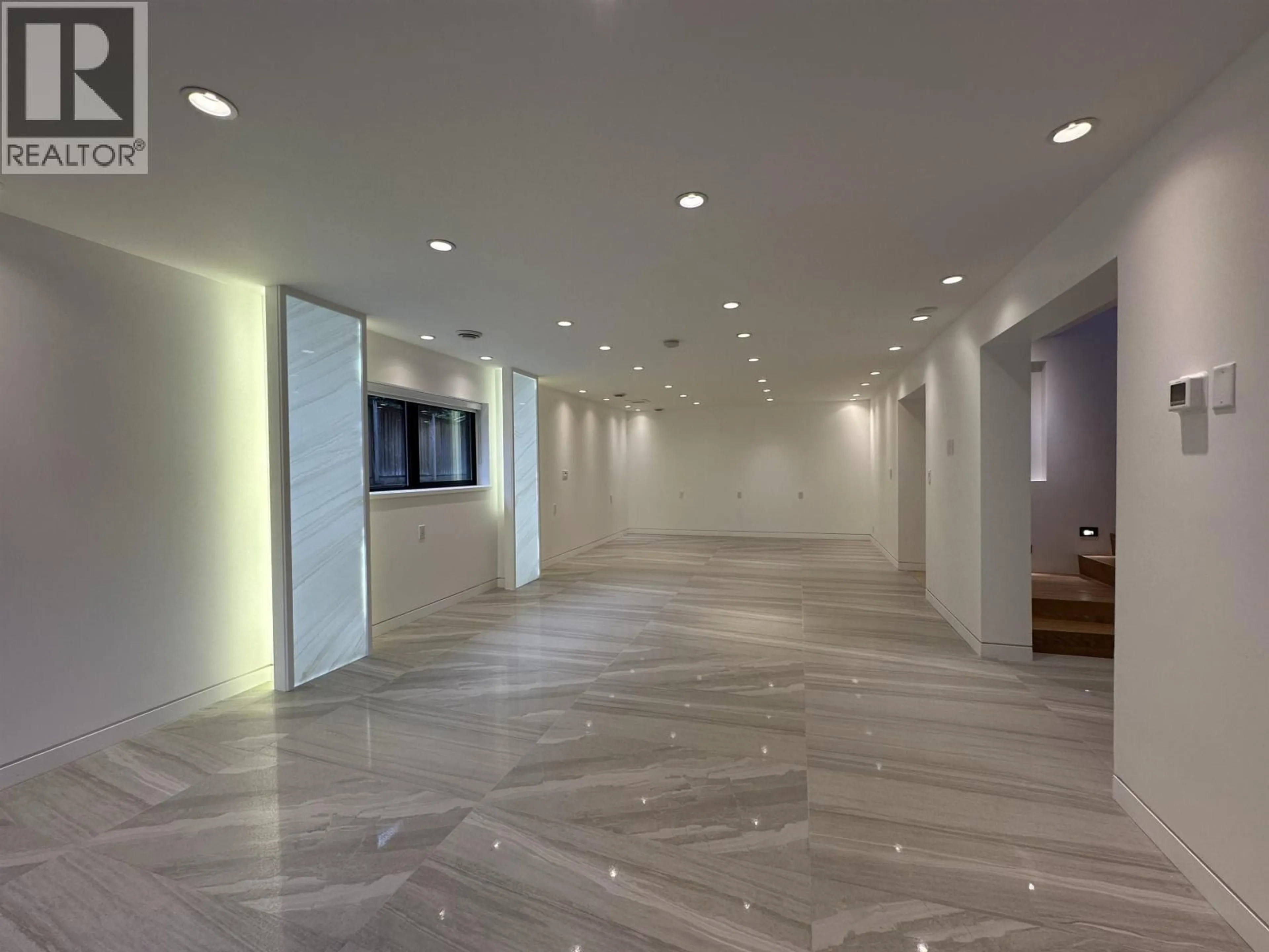 Indoor foyer for 8258 BURNLAKE DRIVE, Burnaby British Columbia V5A3K9