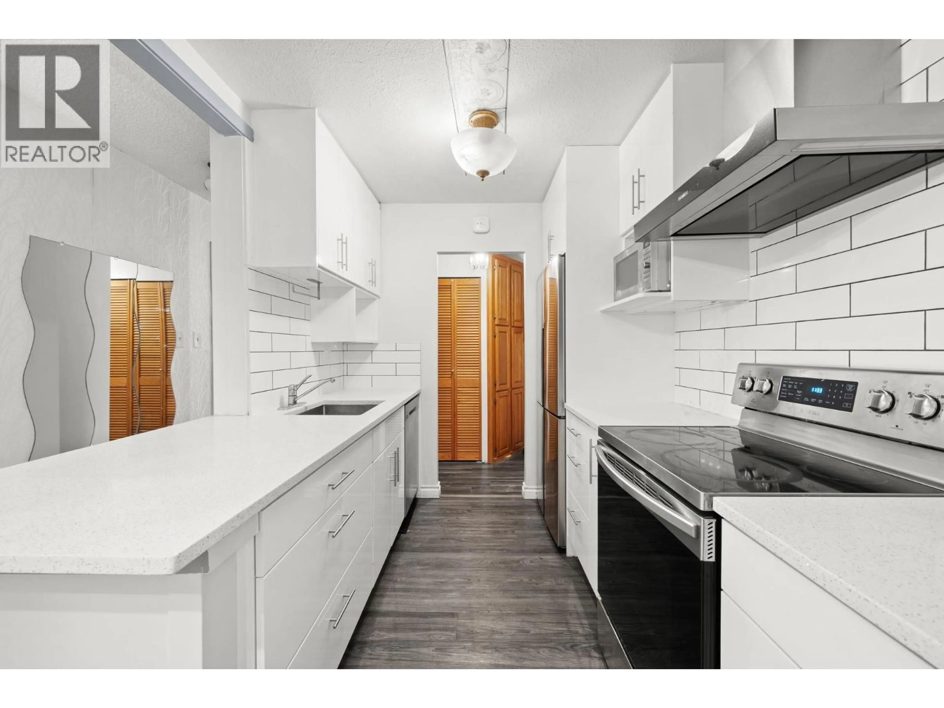 Standard kitchen, unknown for 301 - 620 SEVENTH AVENUE, New Westminster British Columbia V3M5T6