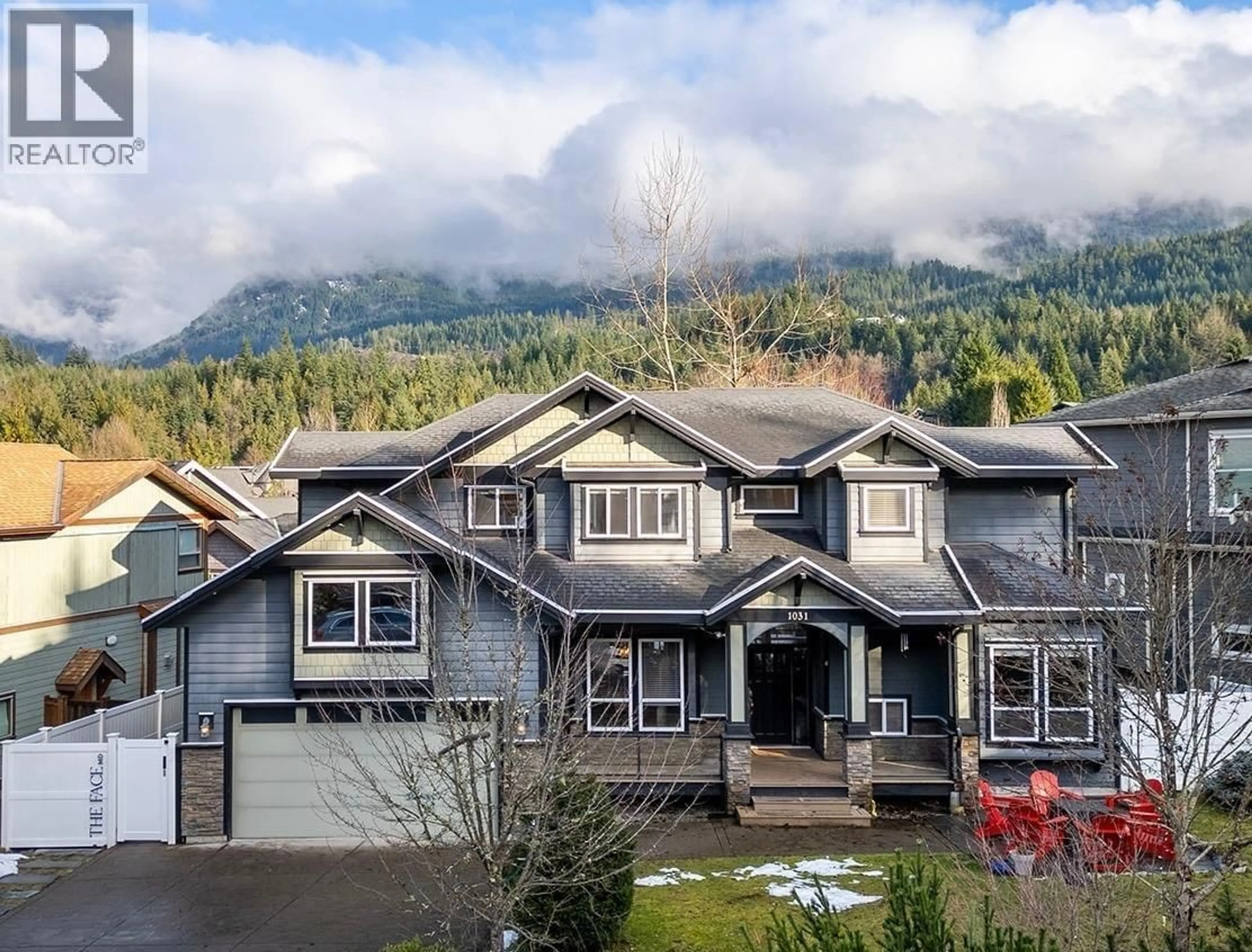 A pic from outside/outdoor area/front of a property/back of a property/a pic from drone, mountain view for 1031 JAY CRESCENT, Squamish British Columbia V8B0P2