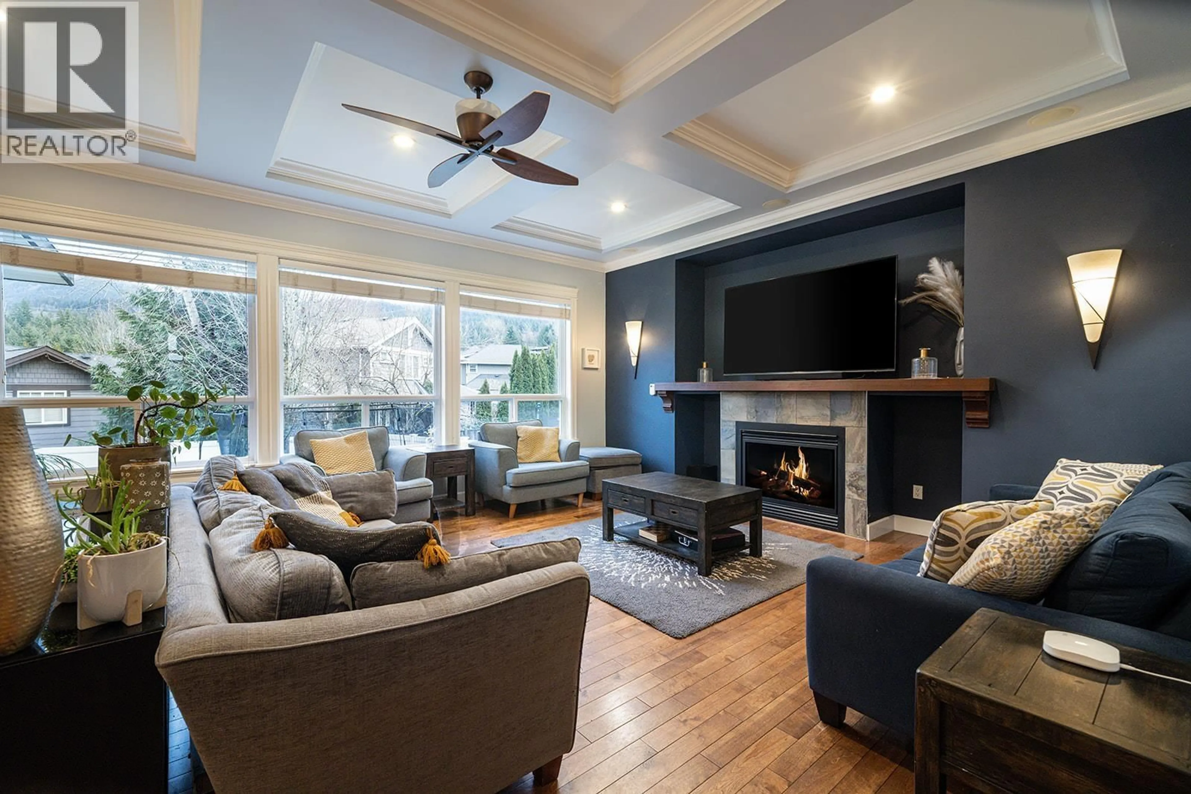 Living room with furniture, unknown for 1031 JAY CRESCENT, Squamish British Columbia V8B0P2