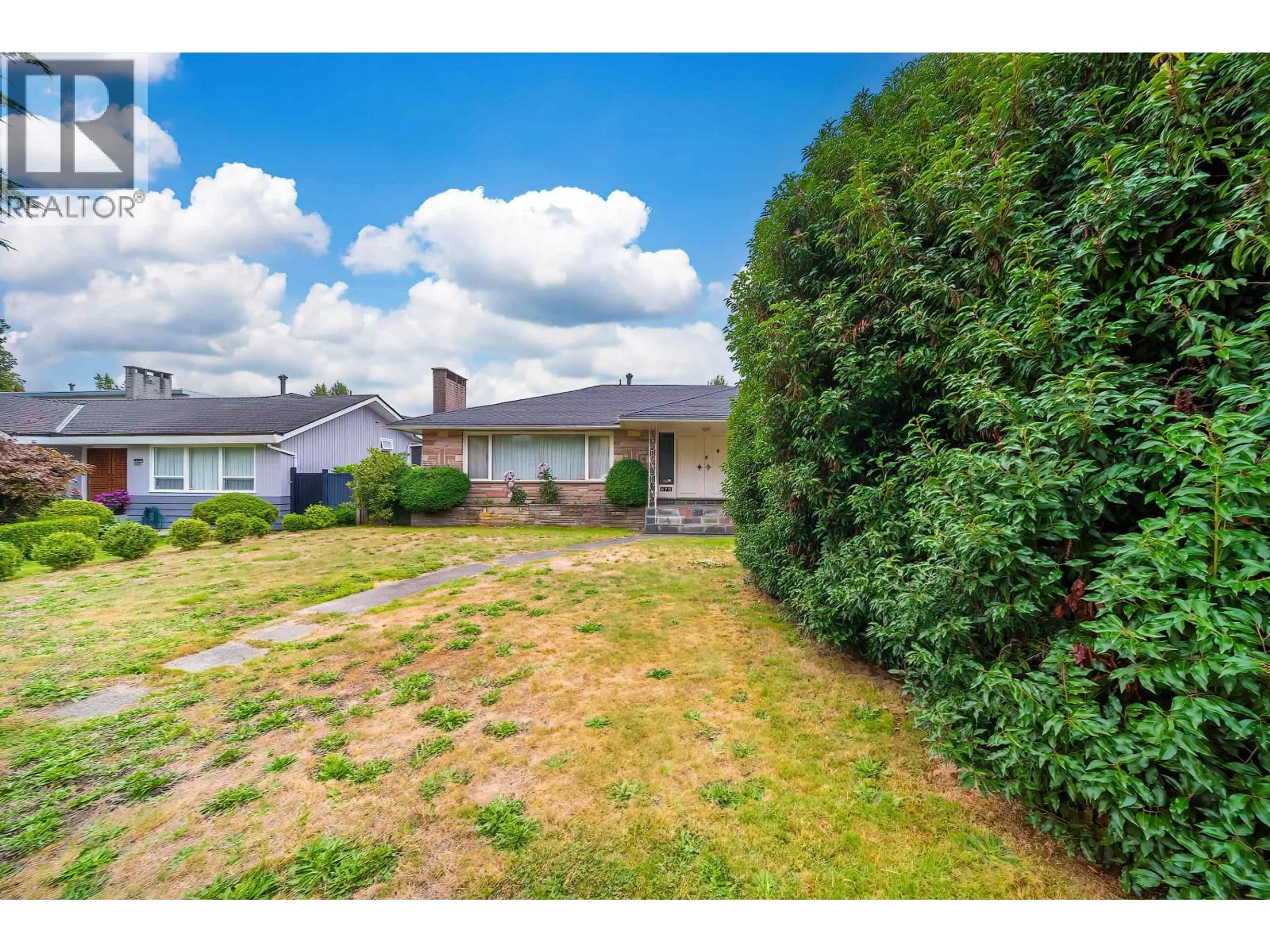 A pic from outside/outdoor area/front of a property/back of a property/a pic from drone, street for 676 53RD AVENUE, Vancouver British Columbia V6P1K3