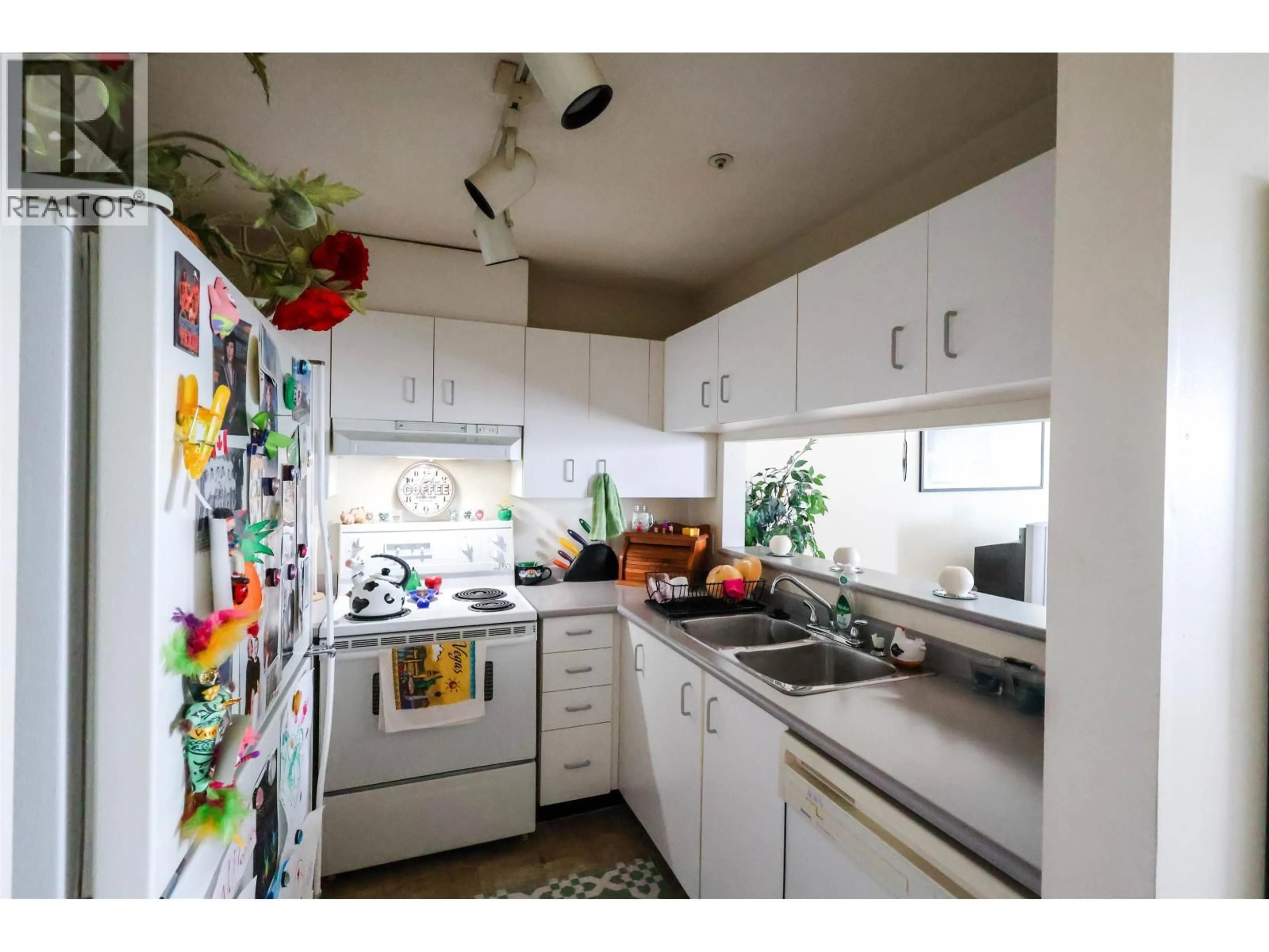 Standard kitchen, unknown for 206 - 723 TWELFTH STREET, New Westminster British Columbia V3M4J8