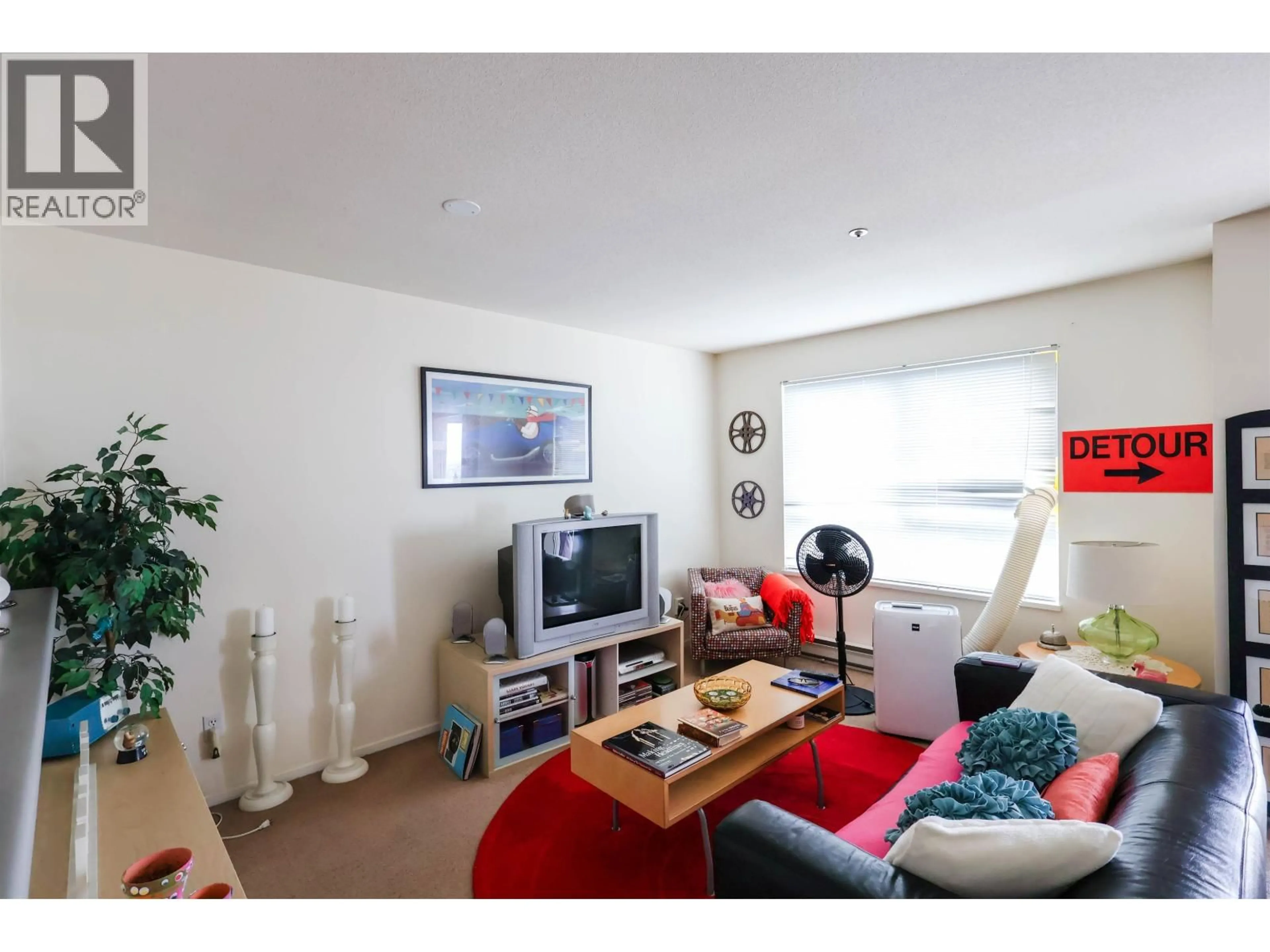 Living room with furniture, unknown for 206 - 723 TWELFTH STREET, New Westminster British Columbia V3M4J8