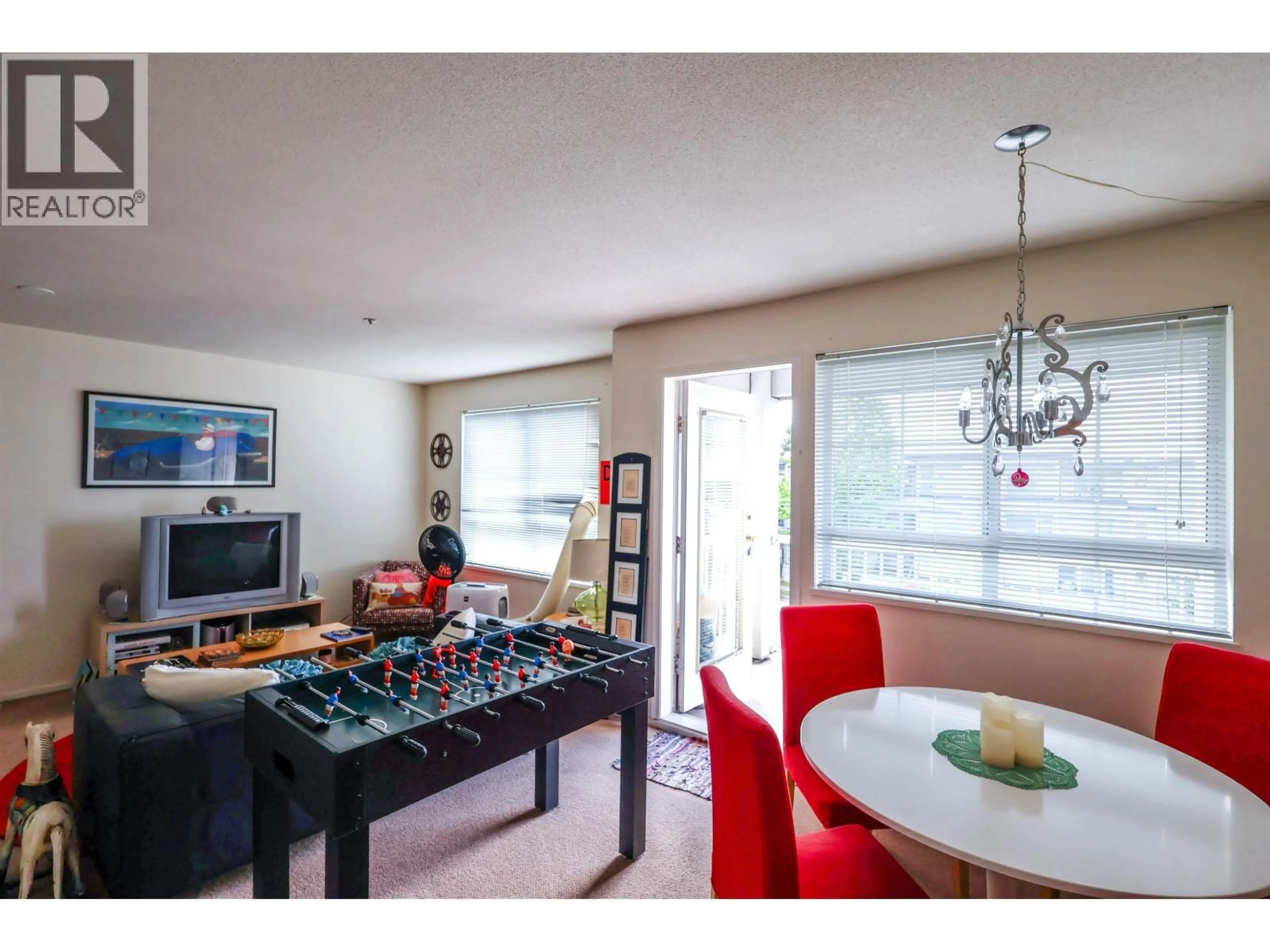 Living room with furniture, unknown for 206 - 723 TWELFTH STREET, New Westminster British Columbia V3M4J8