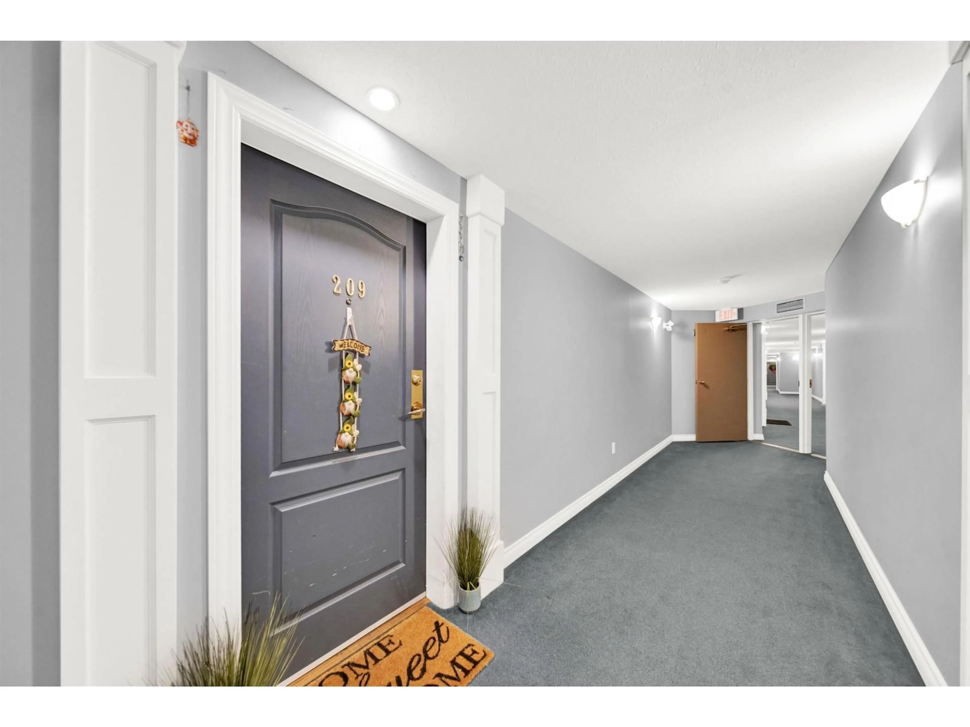 Indoor foyer for 209 - 15298 20 AVENUE, Surrey British Columbia V4A2A3