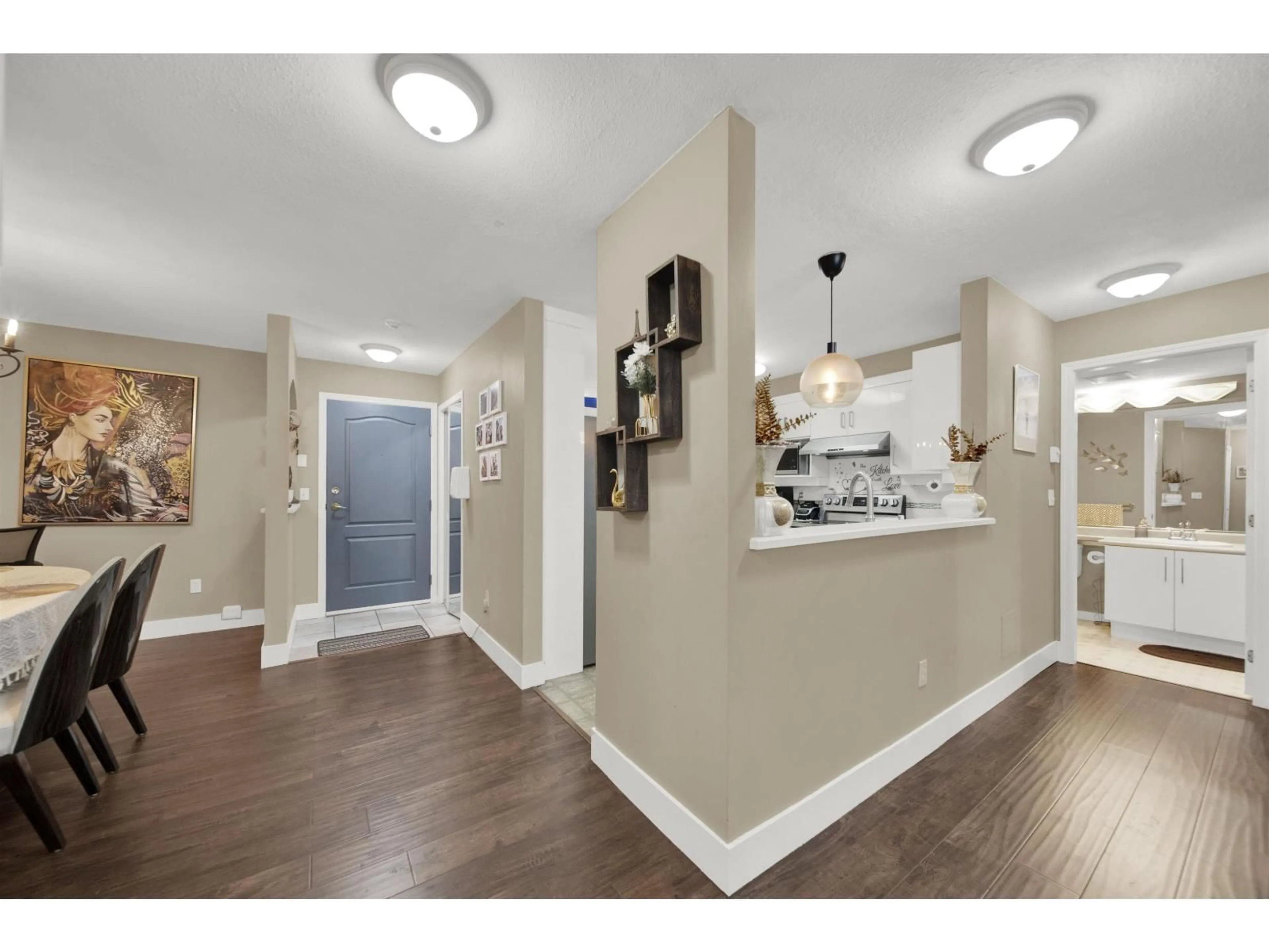 Indoor entryway for 209 - 15298 20 AVENUE, Surrey British Columbia V4A2A3