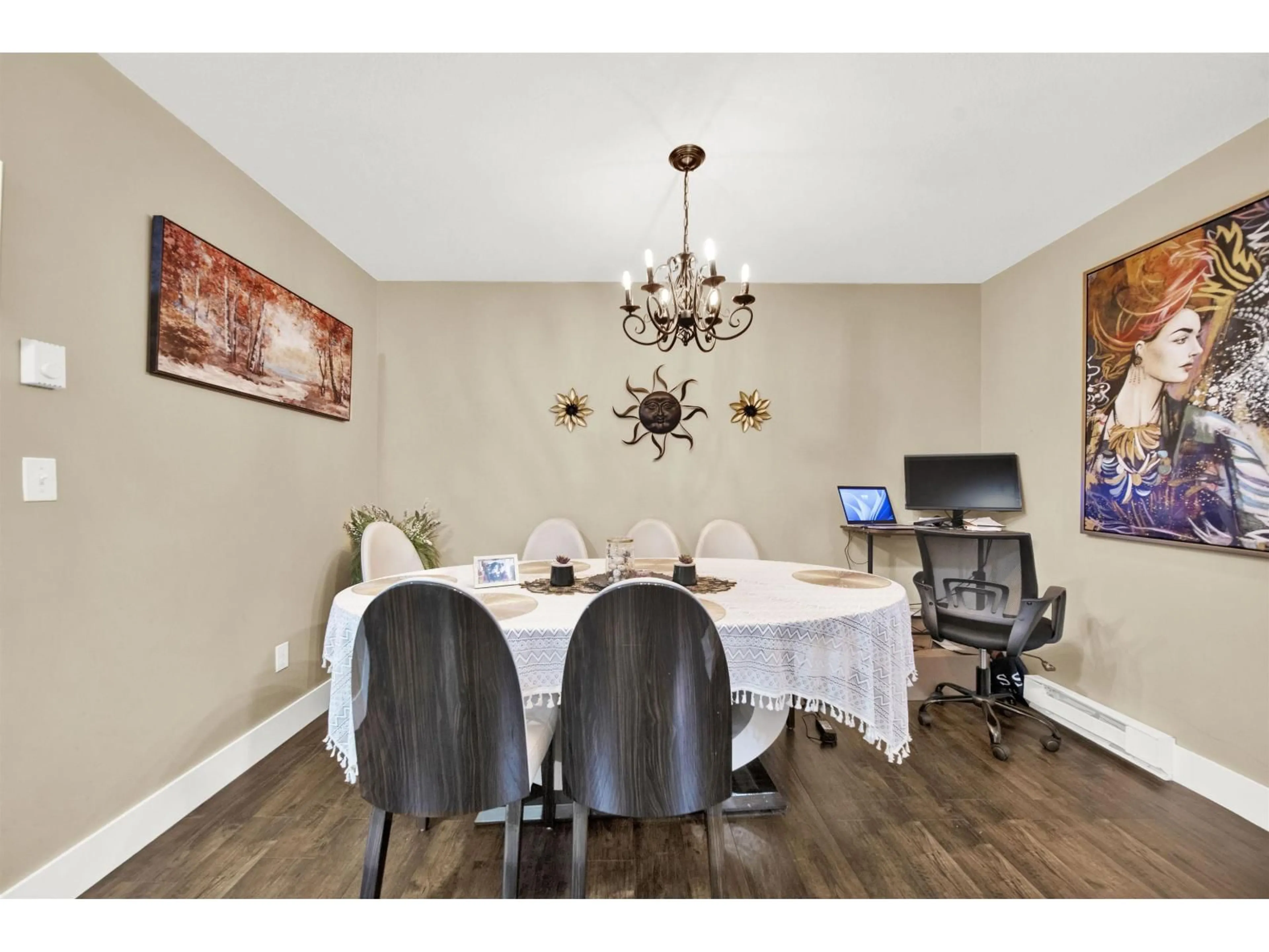 Dining room, wood/laminate floor for 209 - 15298 20 AVENUE, Surrey British Columbia V4A2A3