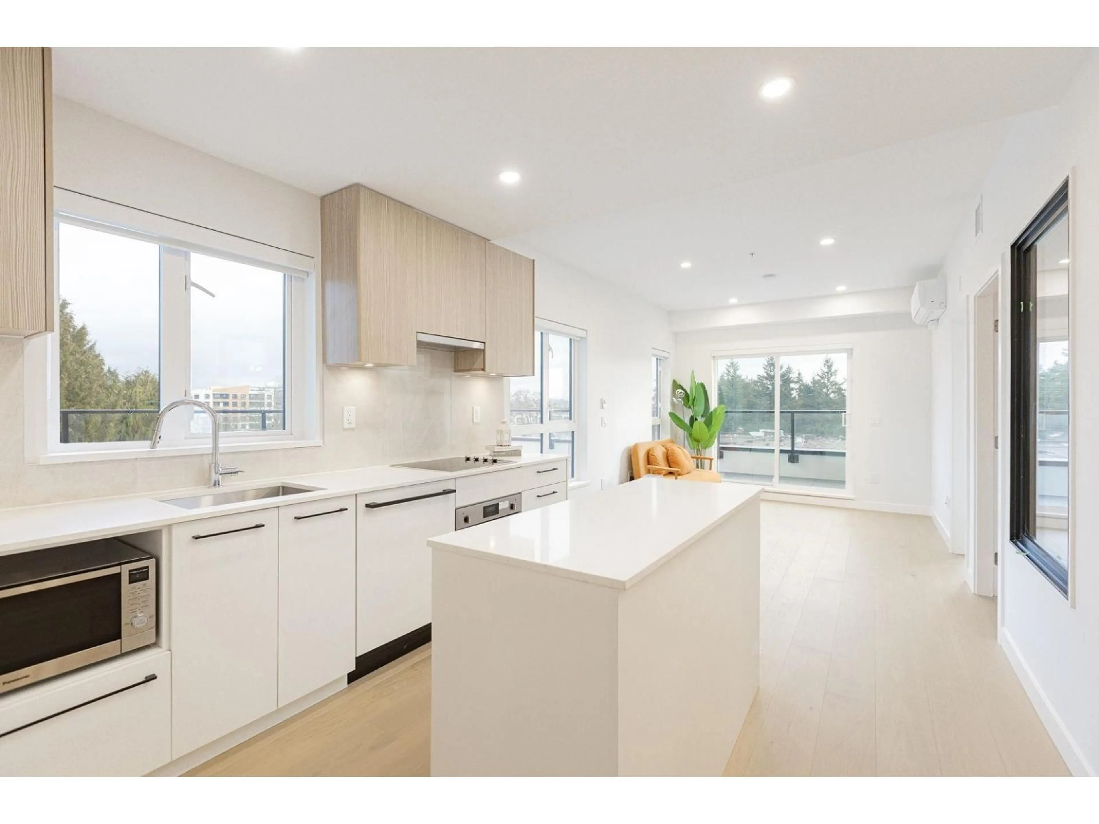 Open concept kitchen, ceramic/tile floor for 508 - 5398 207 STREET, Langley British Columbia V3A2G1