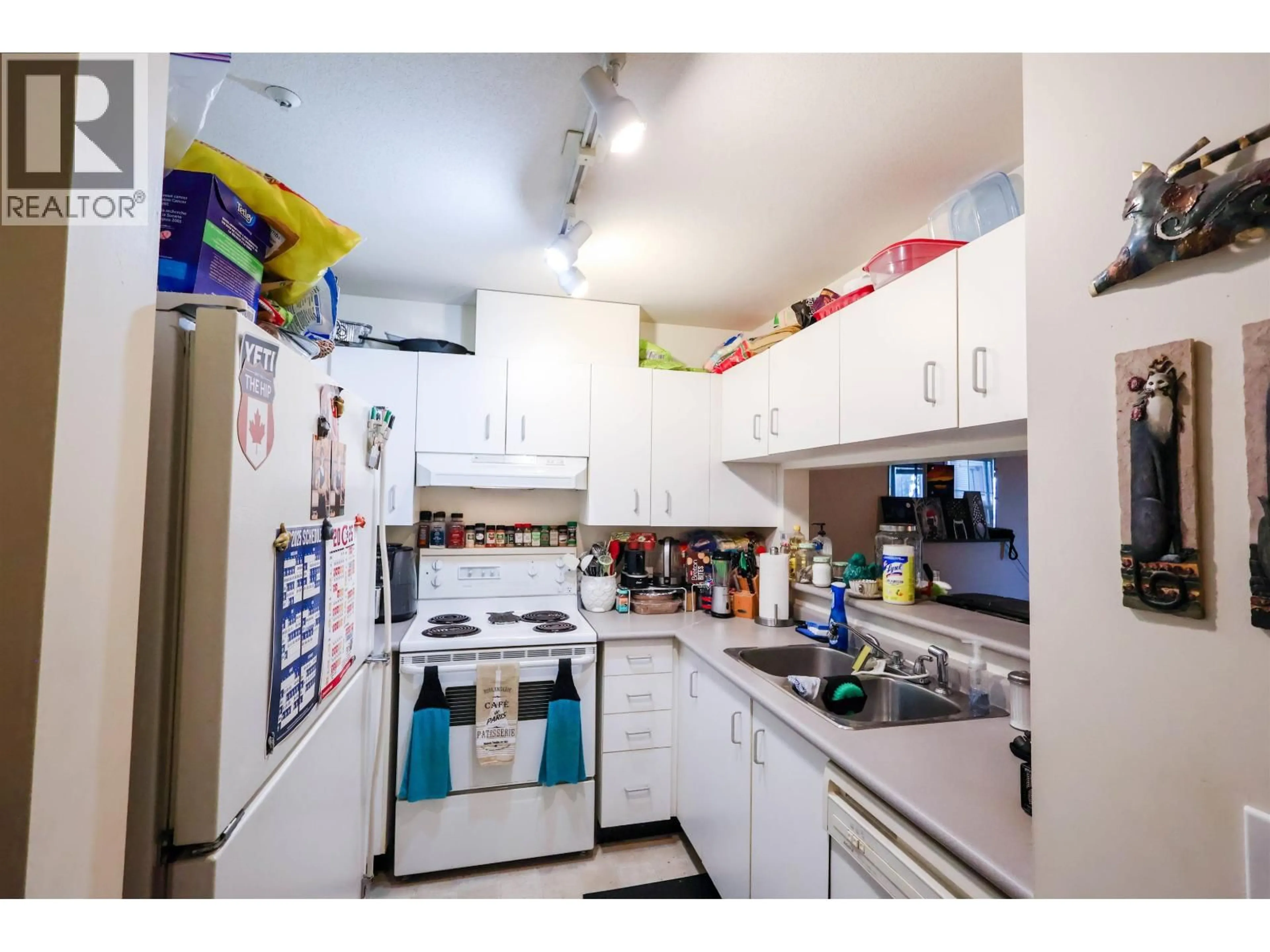 Standard kitchen, unknown for 205 - 723 TWELFTH STREET, New Westminster British Columbia V3M4J8