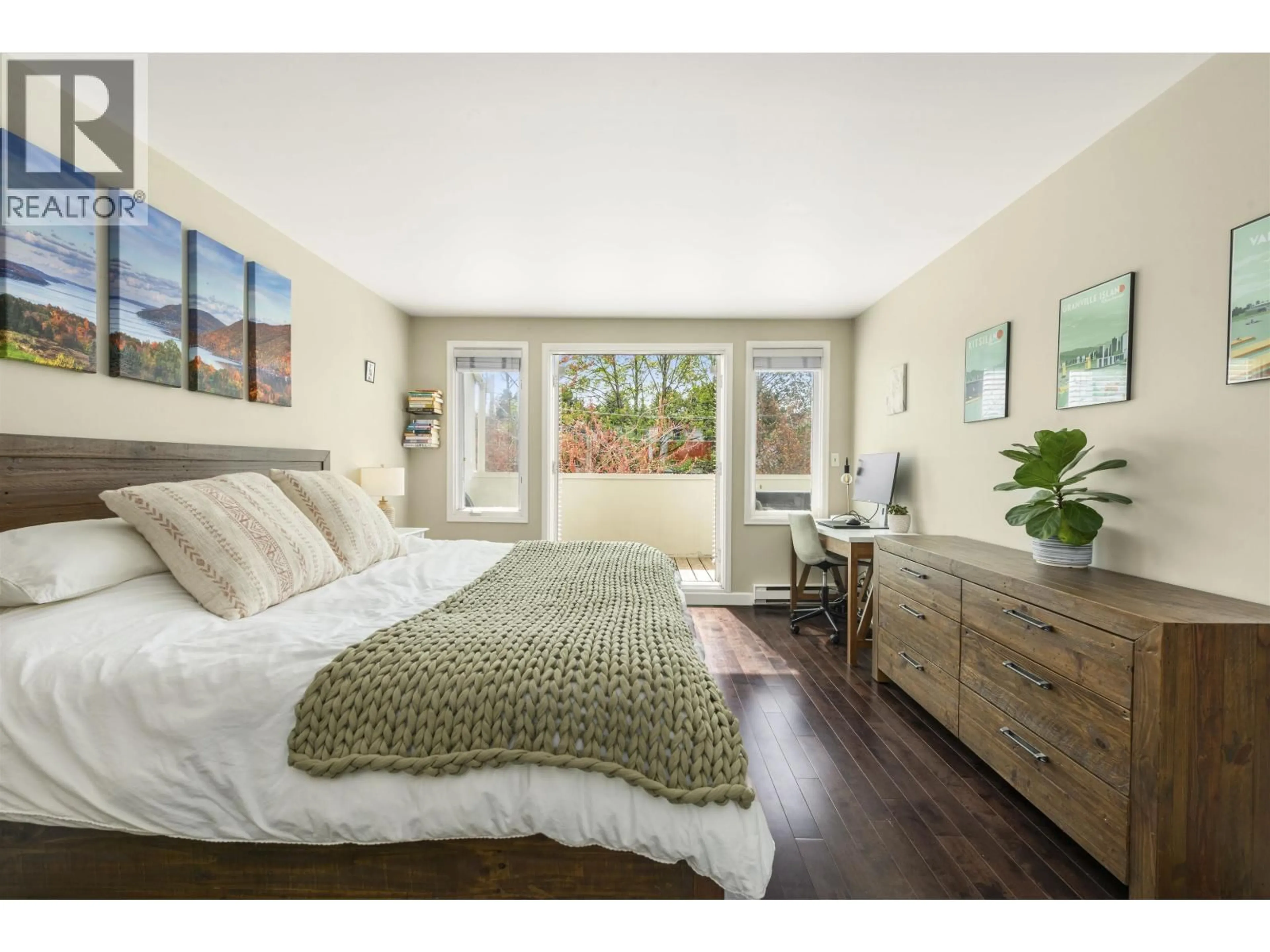 Bedroom with bed, wood/laminate floor for 1858 1ST AVENUE, Vancouver British Columbia V6J1G5