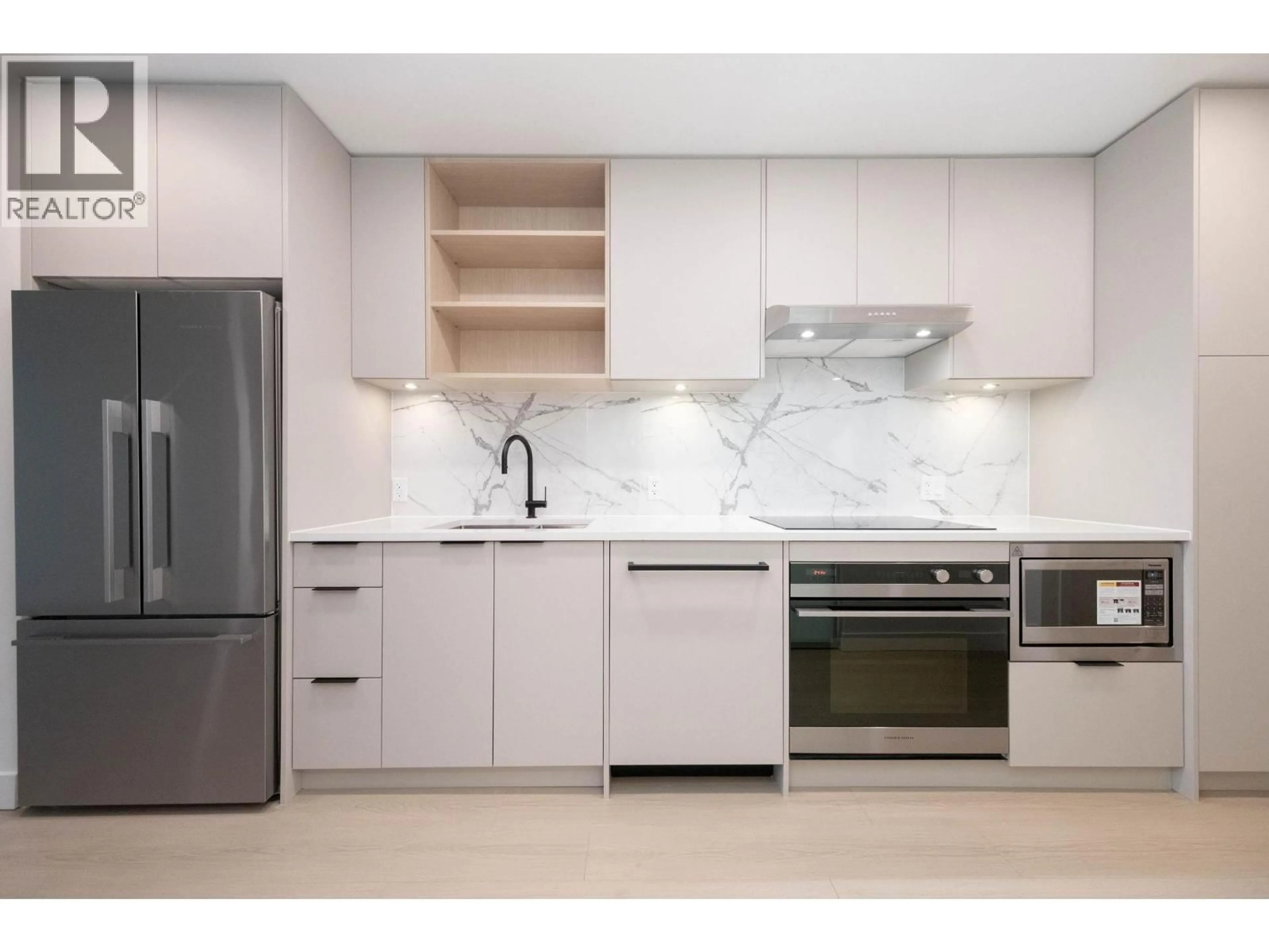 Standard kitchen, ceramic/tile floor for 310 - 422 3RD STREET, North Vancouver British Columbia V7L0K1