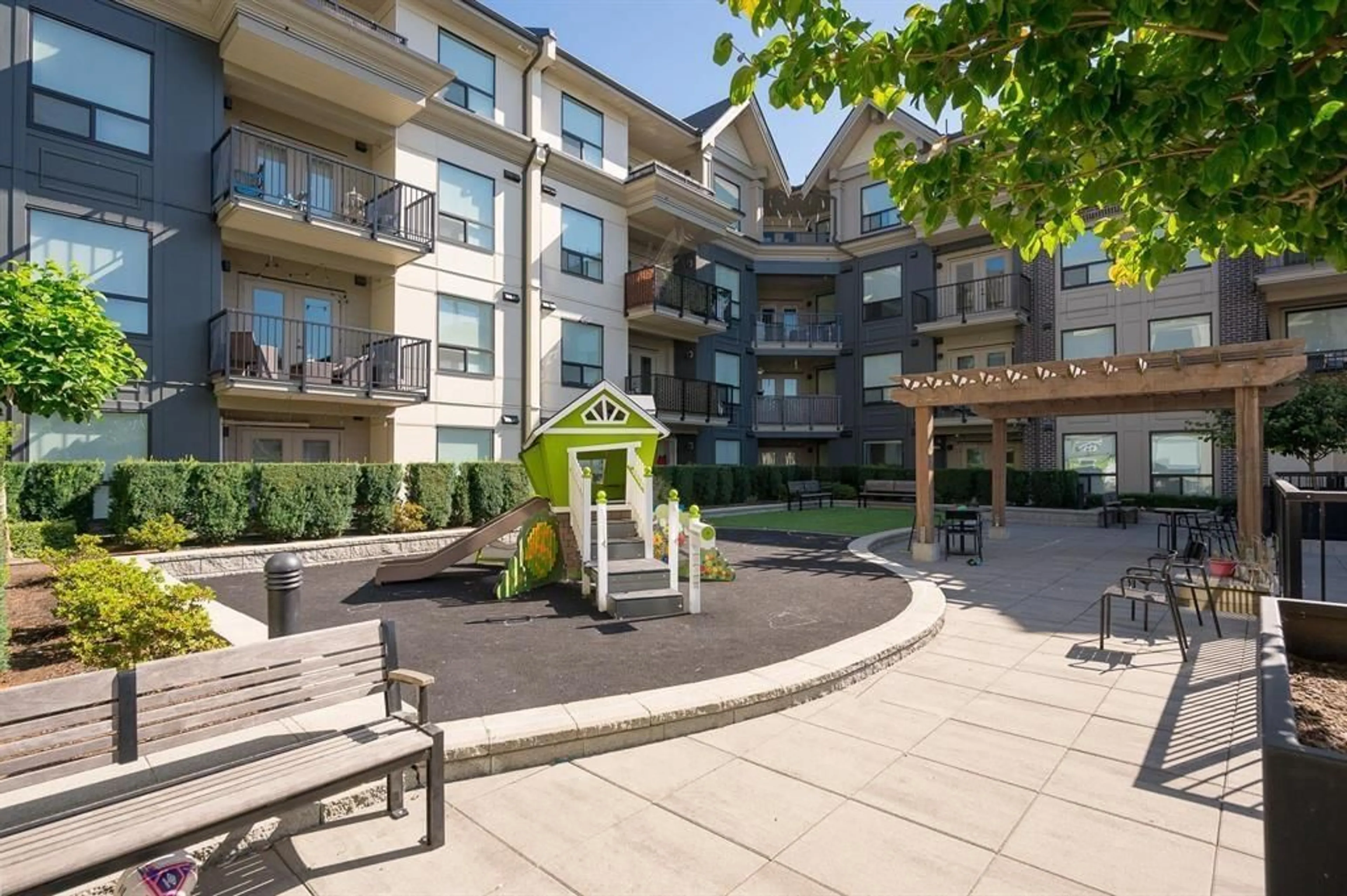 Patio, unknown for 310-311 - 2493 MONTROSE AVENUE, Abbotsford British Columbia V2S3T2